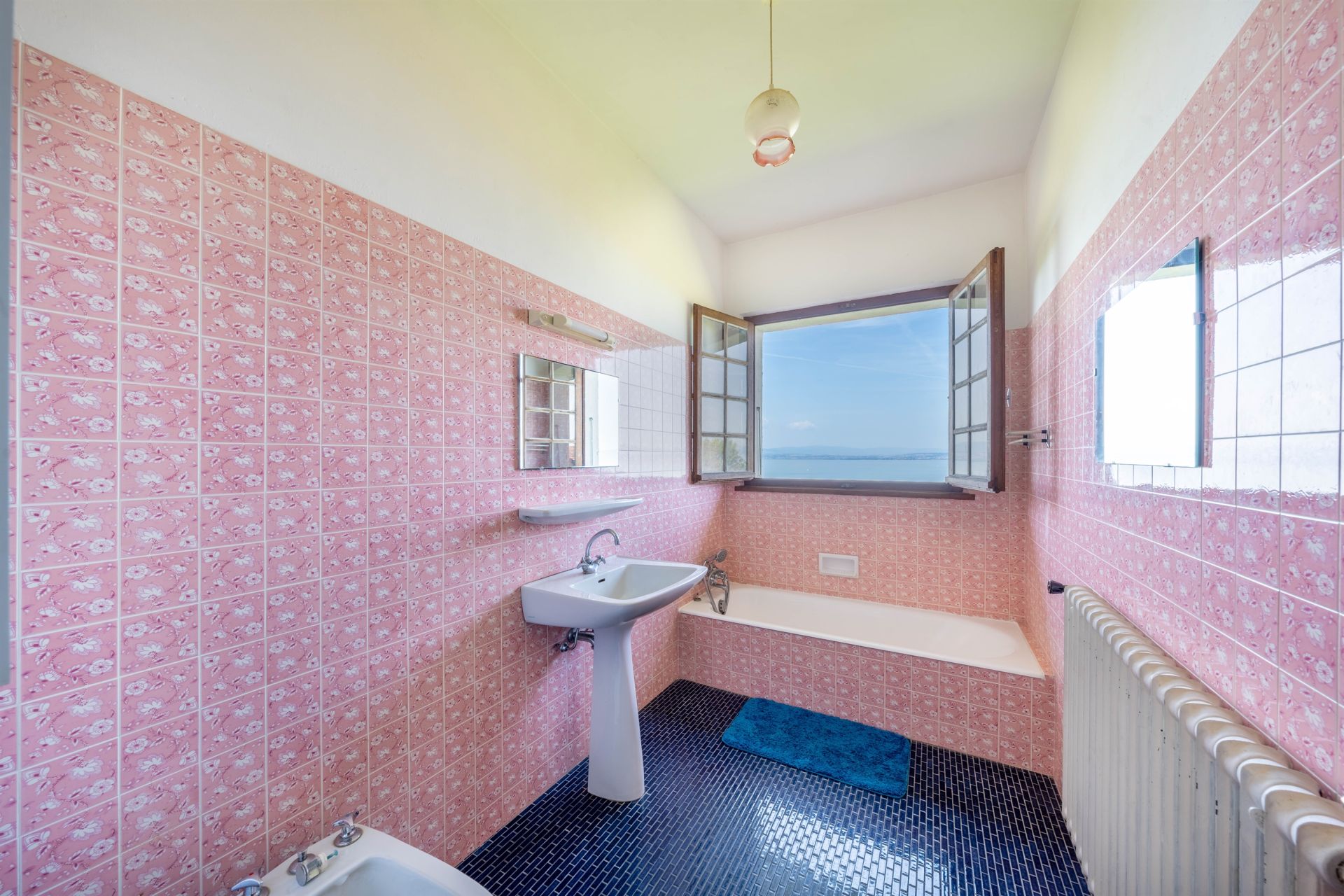 luxury house 8 Rooms for sale on PUBLIER (74500)