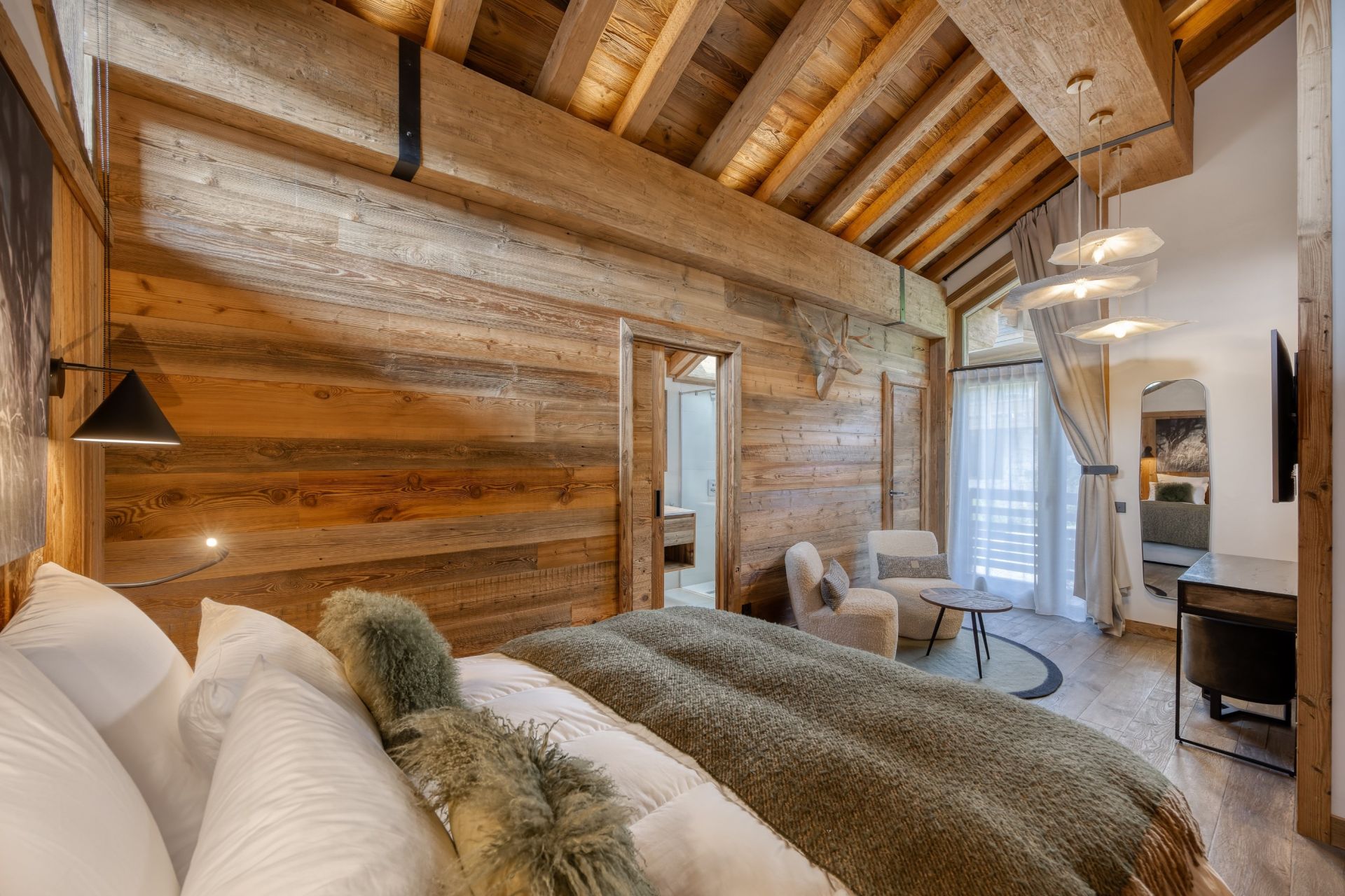 luxury apartment 8 Rooms for seasonal rent on MERIBEL LES ALLUES (73550)