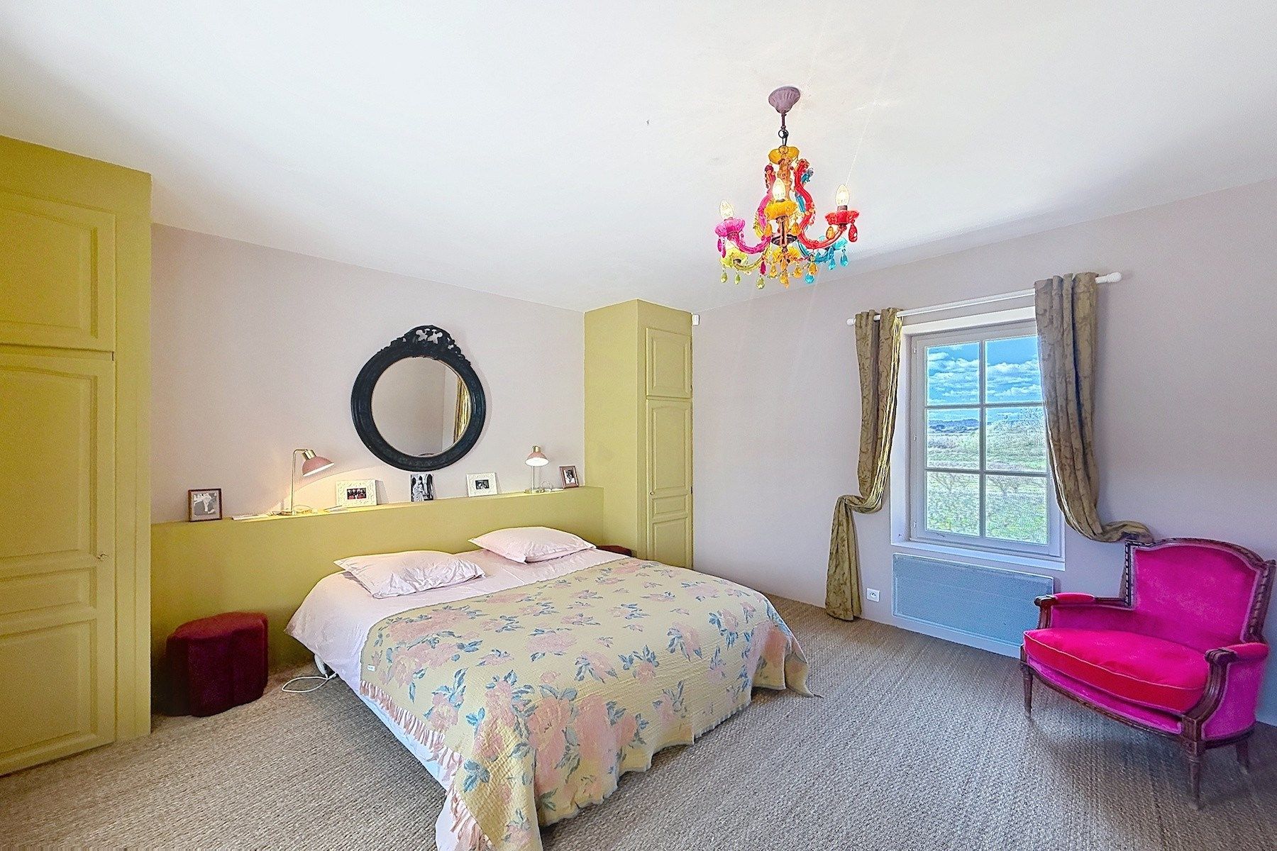 luxury house 10 Rooms for sale on UZES (30700)