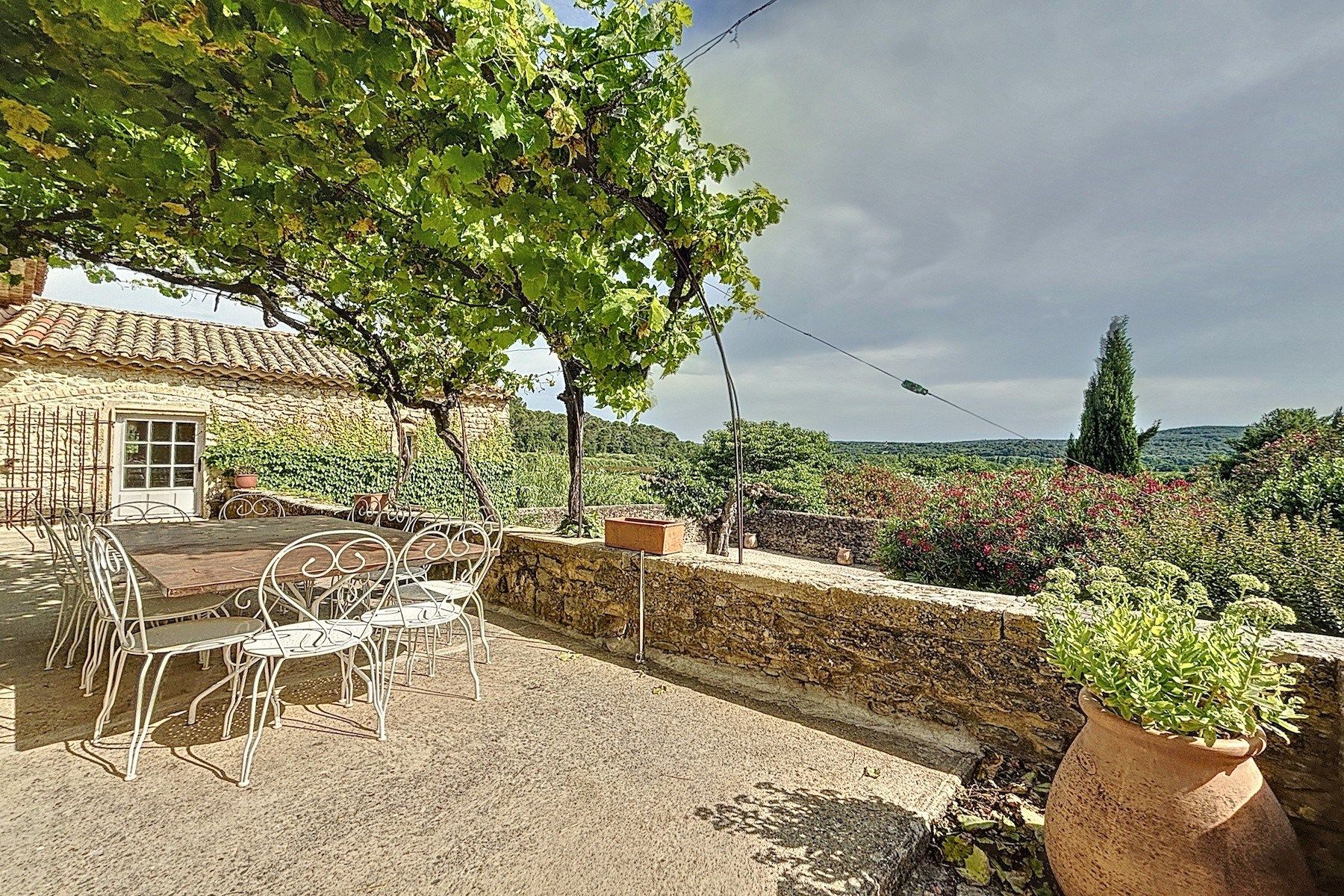 luxury house 10 Rooms for sale on UZES (30700)