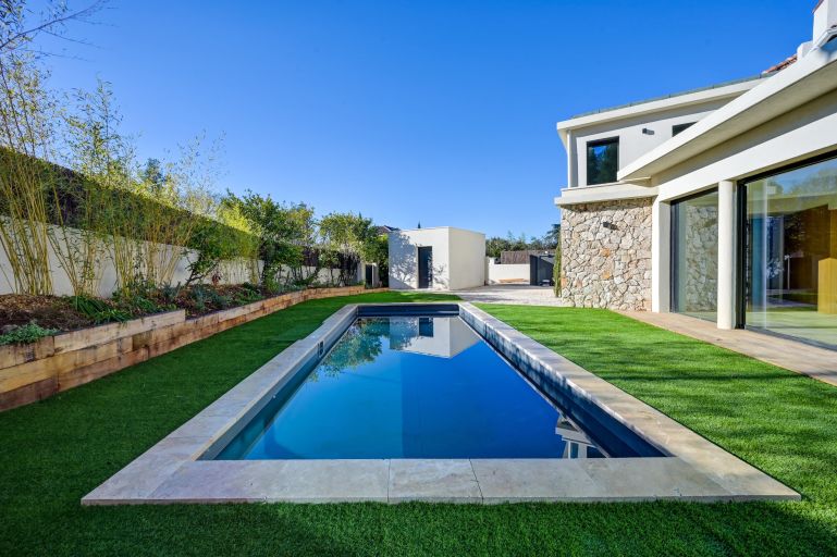 luxury house 4 Rooms for sale on AIX EN PROVENCE (13100)