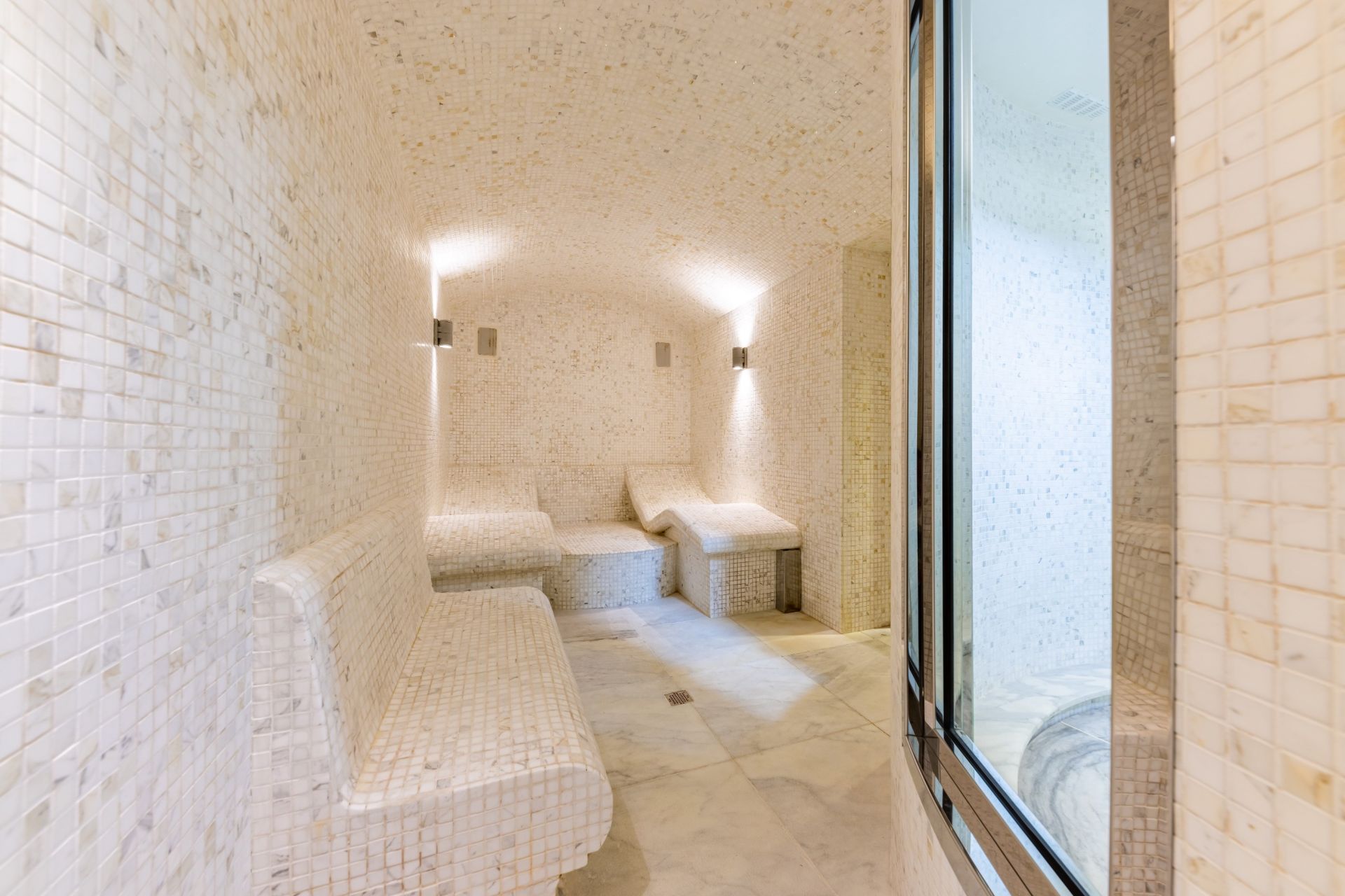 luxury chalet 11 Rooms for seasonal rent on MEGEVE (74120)