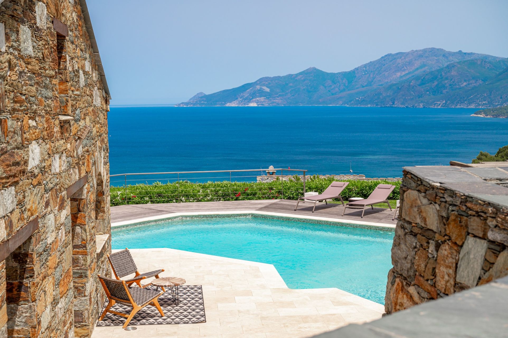 luxury house 8 Rooms for seasonal rent on ST FLORENT (20217)