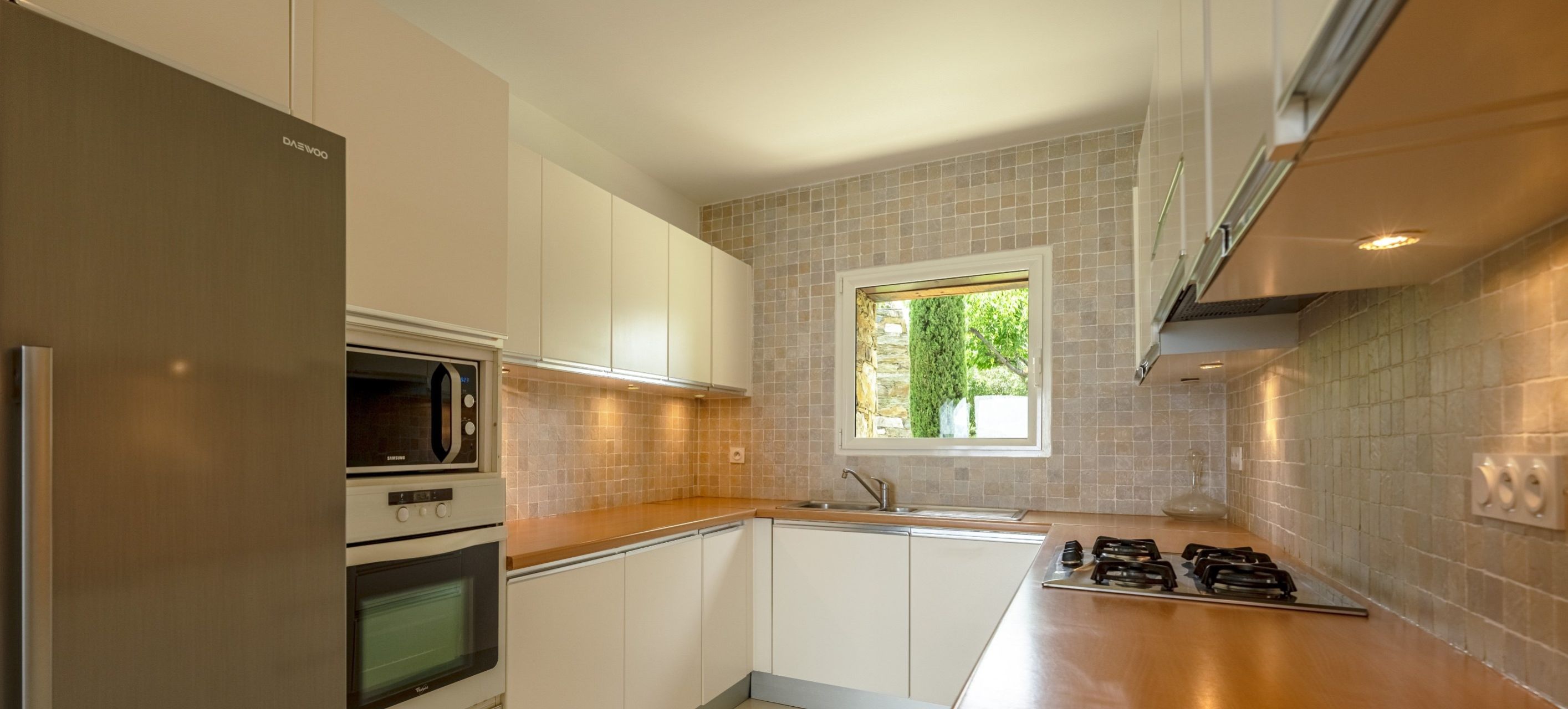 luxury house 8 Rooms for seasonal rent on ST FLORENT (20217)