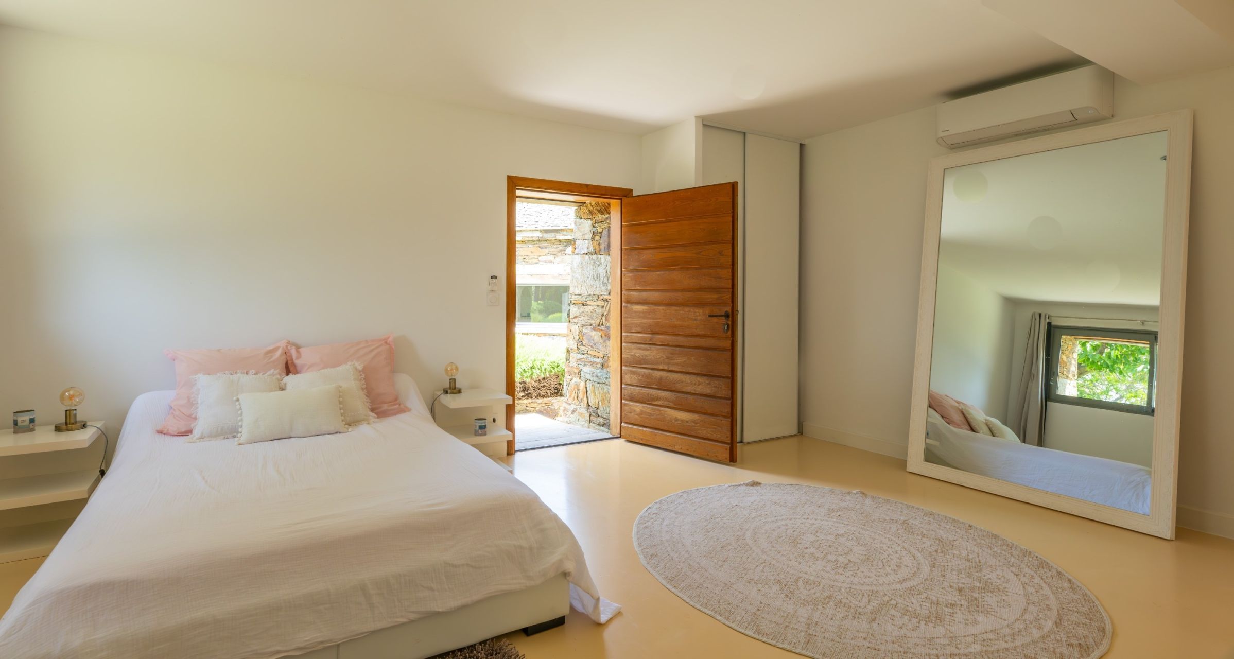 luxury house 8 Rooms for seasonal rent on ST FLORENT (20217)