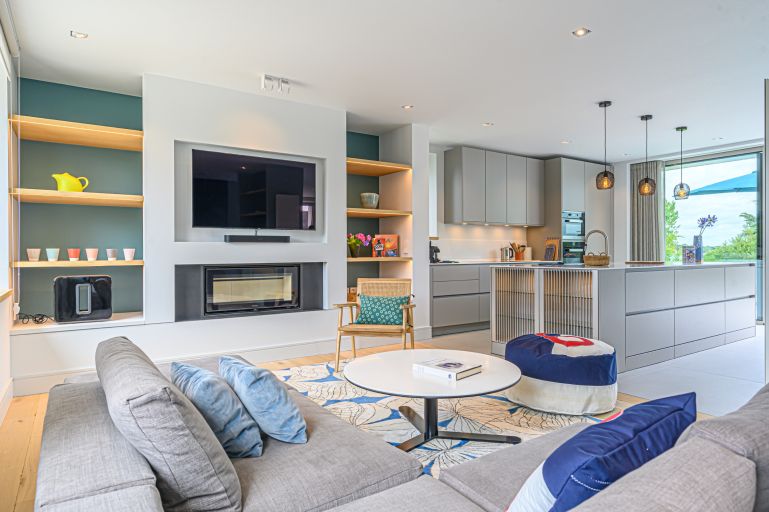 luxury house 8 Rooms for seasonal rent on LA TRINITE SUR MER (56470)