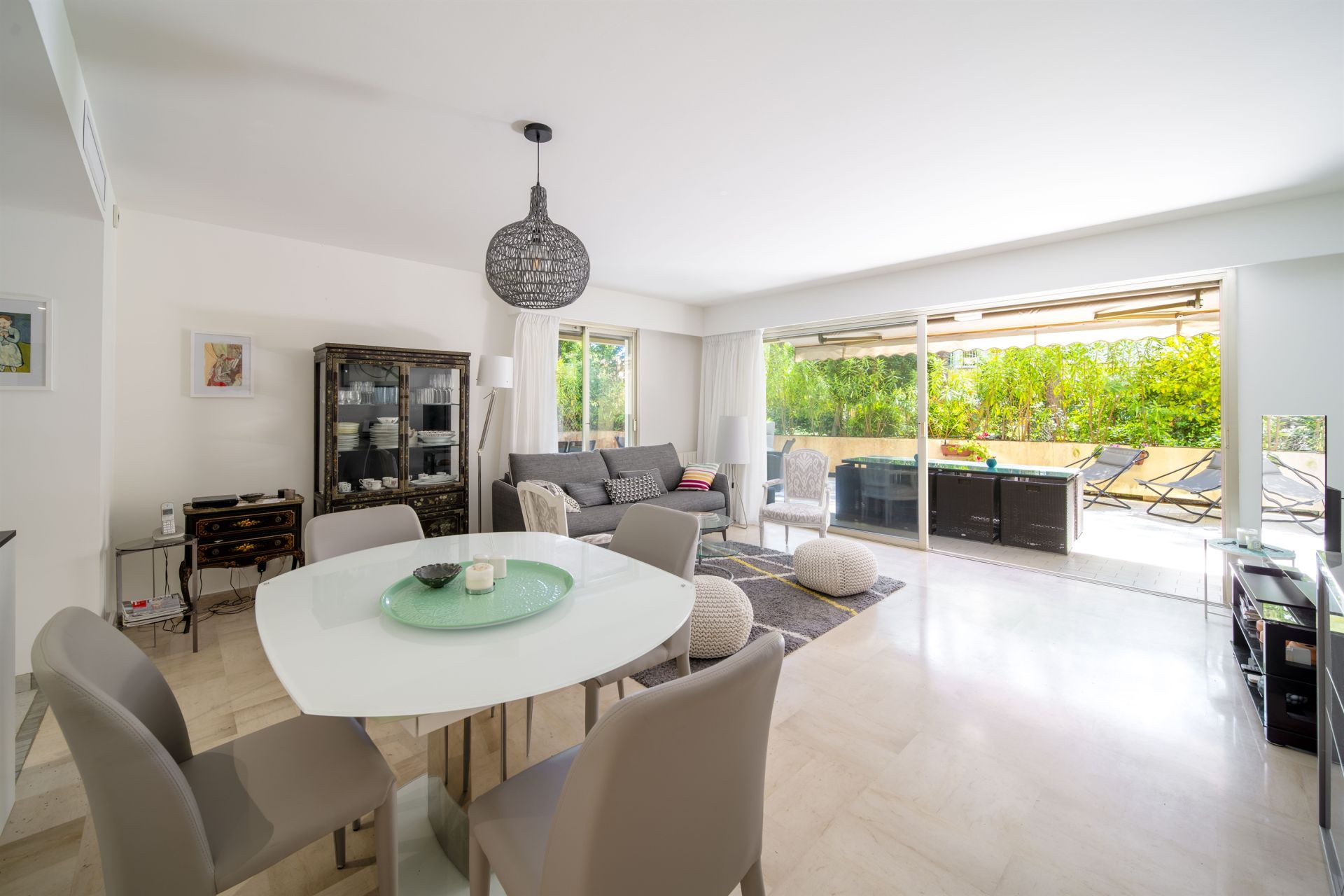 luxury apartment 3 Rooms for sale on CANNES (06400)