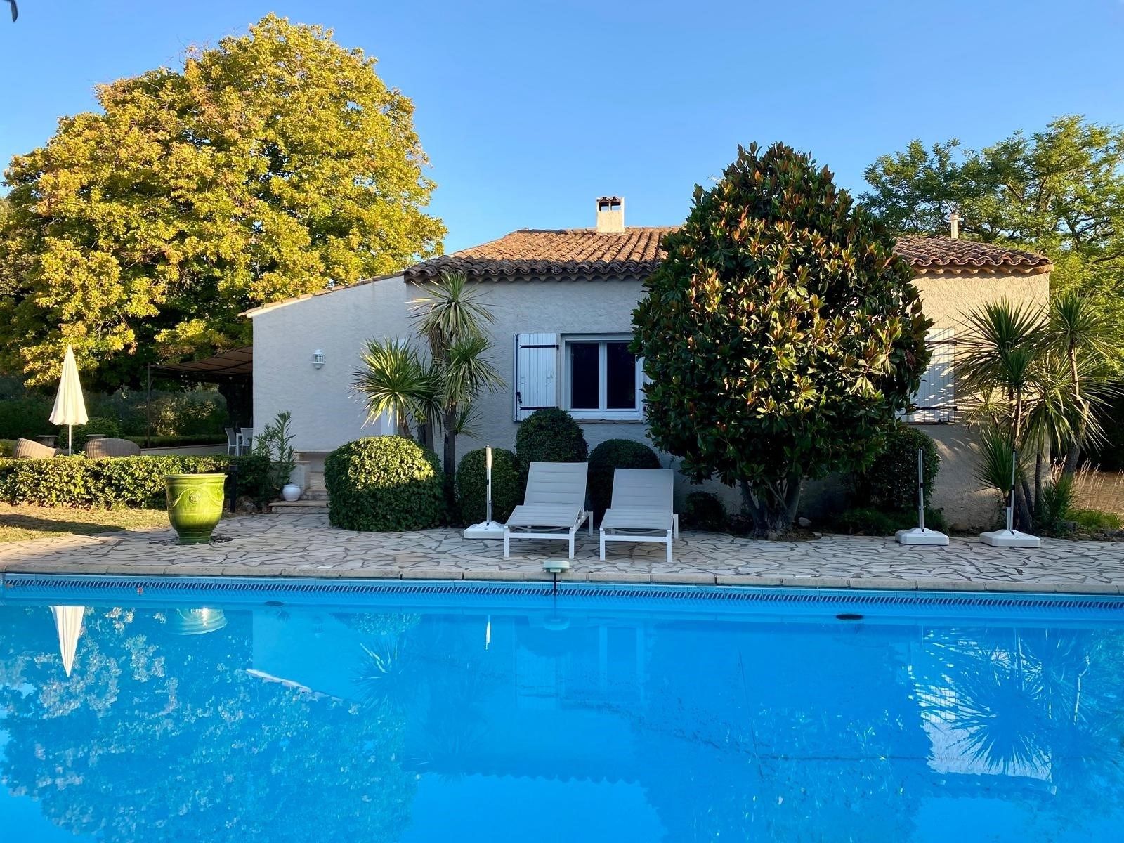 luxury villa 8 Rooms for sale on SALERNES (83690)