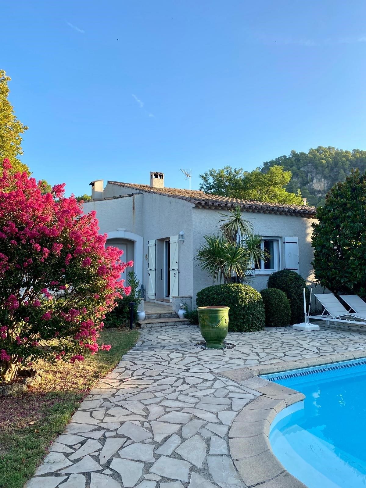 luxury villa 8 Rooms for sale on SALERNES (83690)