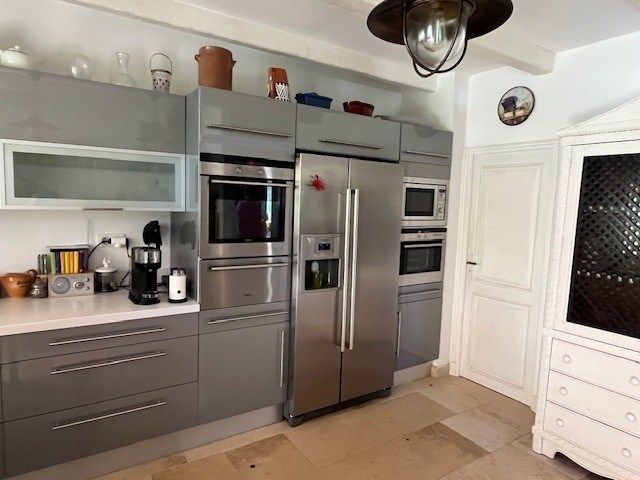 luxury villa 8 Rooms for sale on SALERNES (83690)