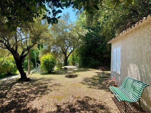 luxury villa 8 Rooms for sale on SALERNES (83690)