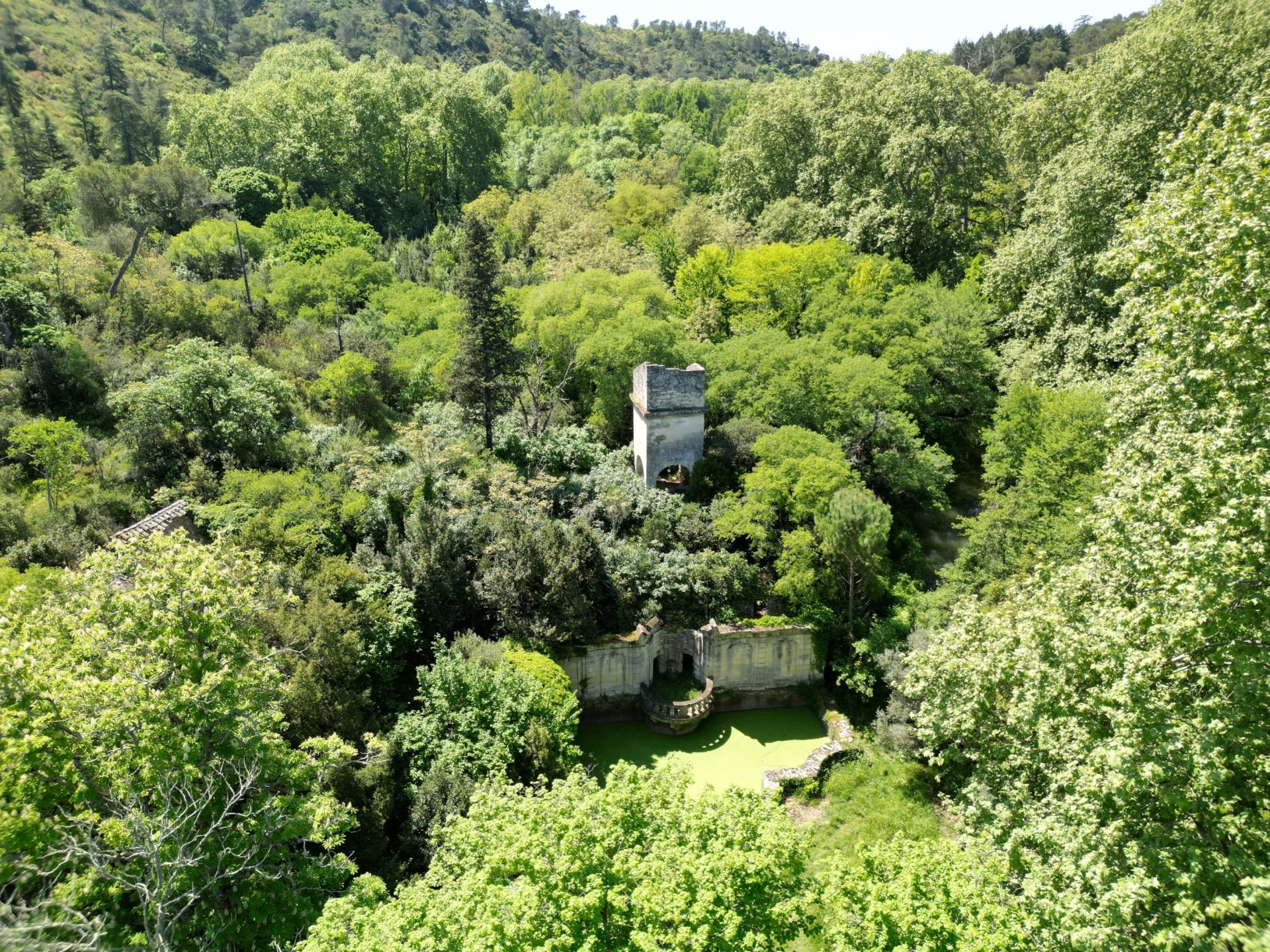 castle 8 Rooms for sale on UZES (30700)