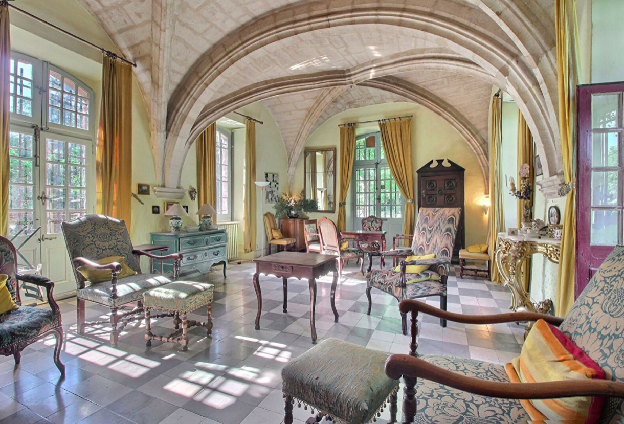 castle 8 Rooms for sale on UZES (30700)