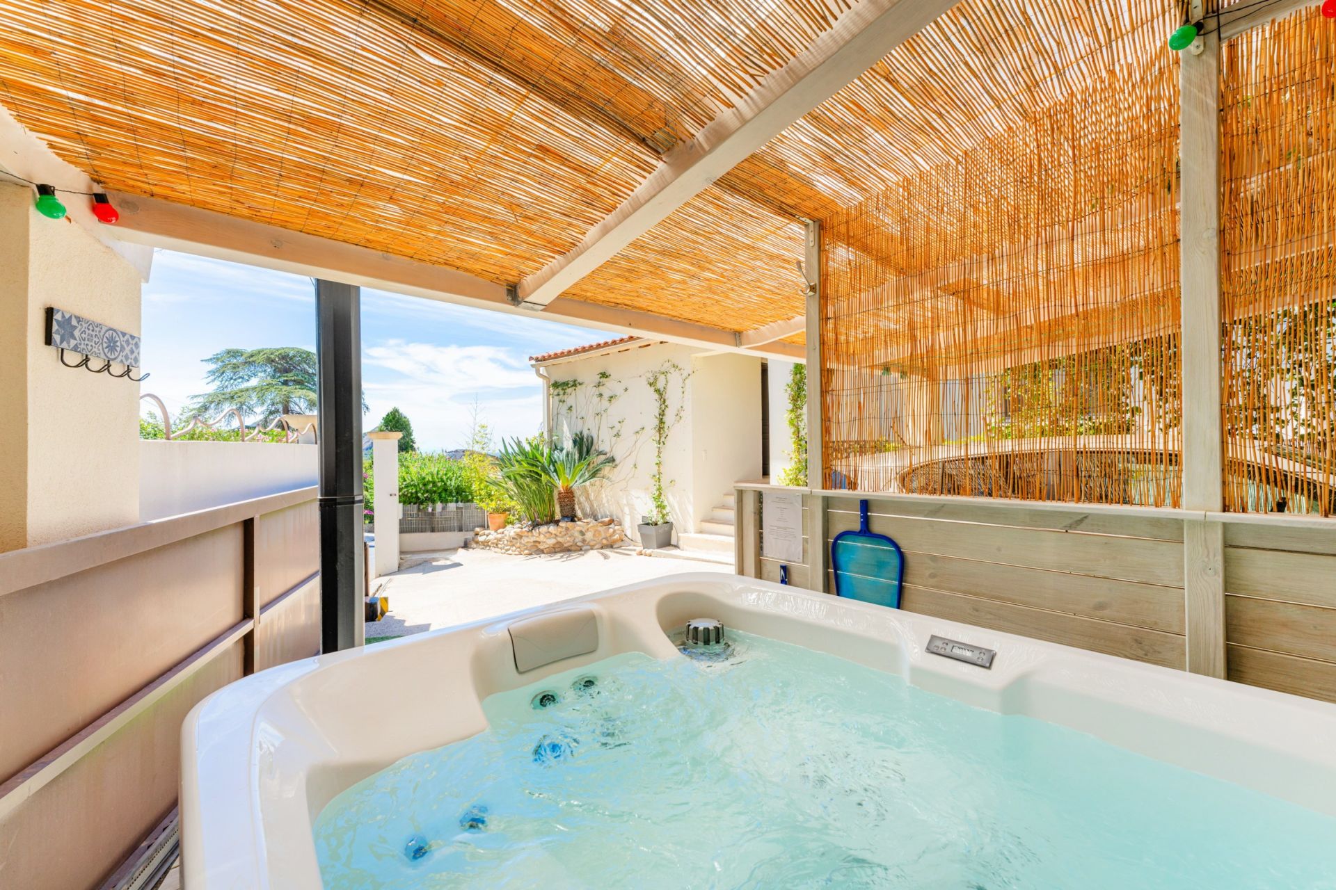 luxury apartment 3 Rooms for sale on LA CIOTAT (13600)