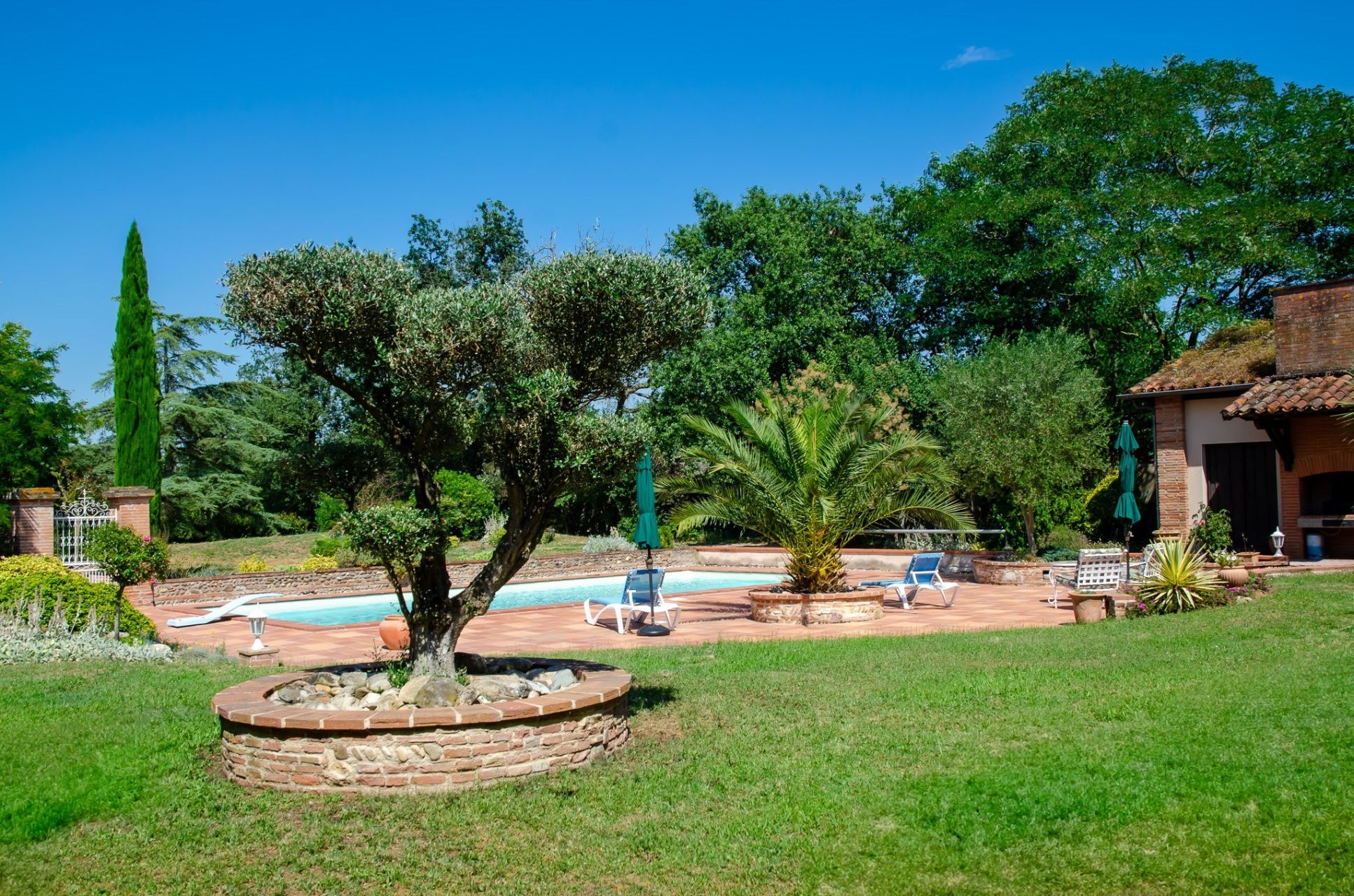 luxury house 14 Rooms for sale on MERVILLE (31330)