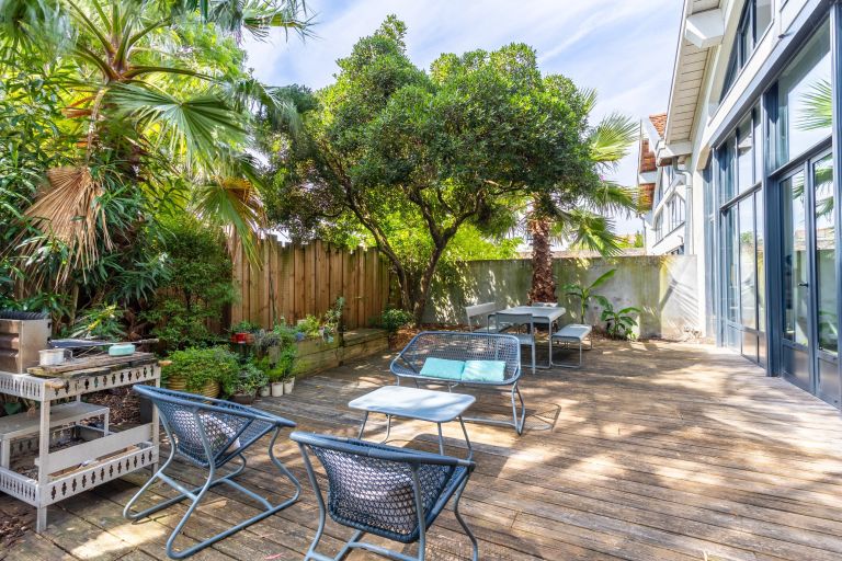 luxury house 7 Rooms for sale on BORDEAUX (33000)