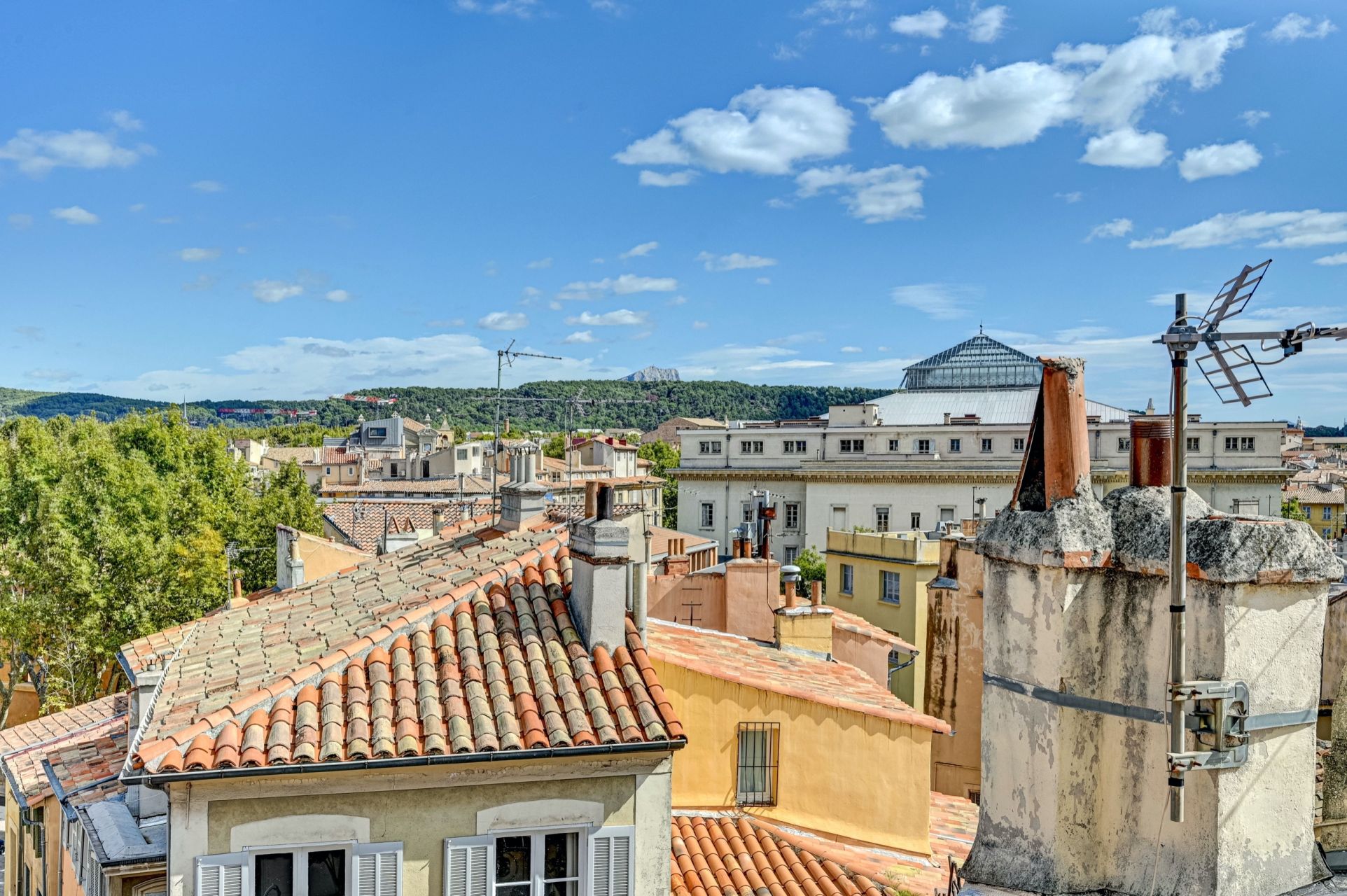 luxury apartment 3 Rooms for sale on AIX EN PROVENCE (13100)