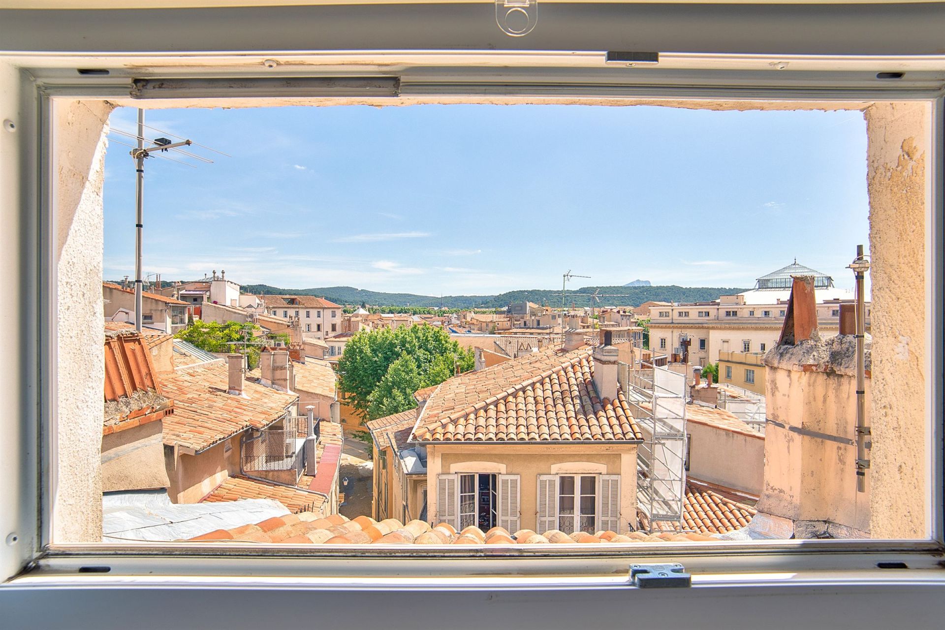 luxury apartment 3 Rooms for sale on AIX EN PROVENCE (13100)