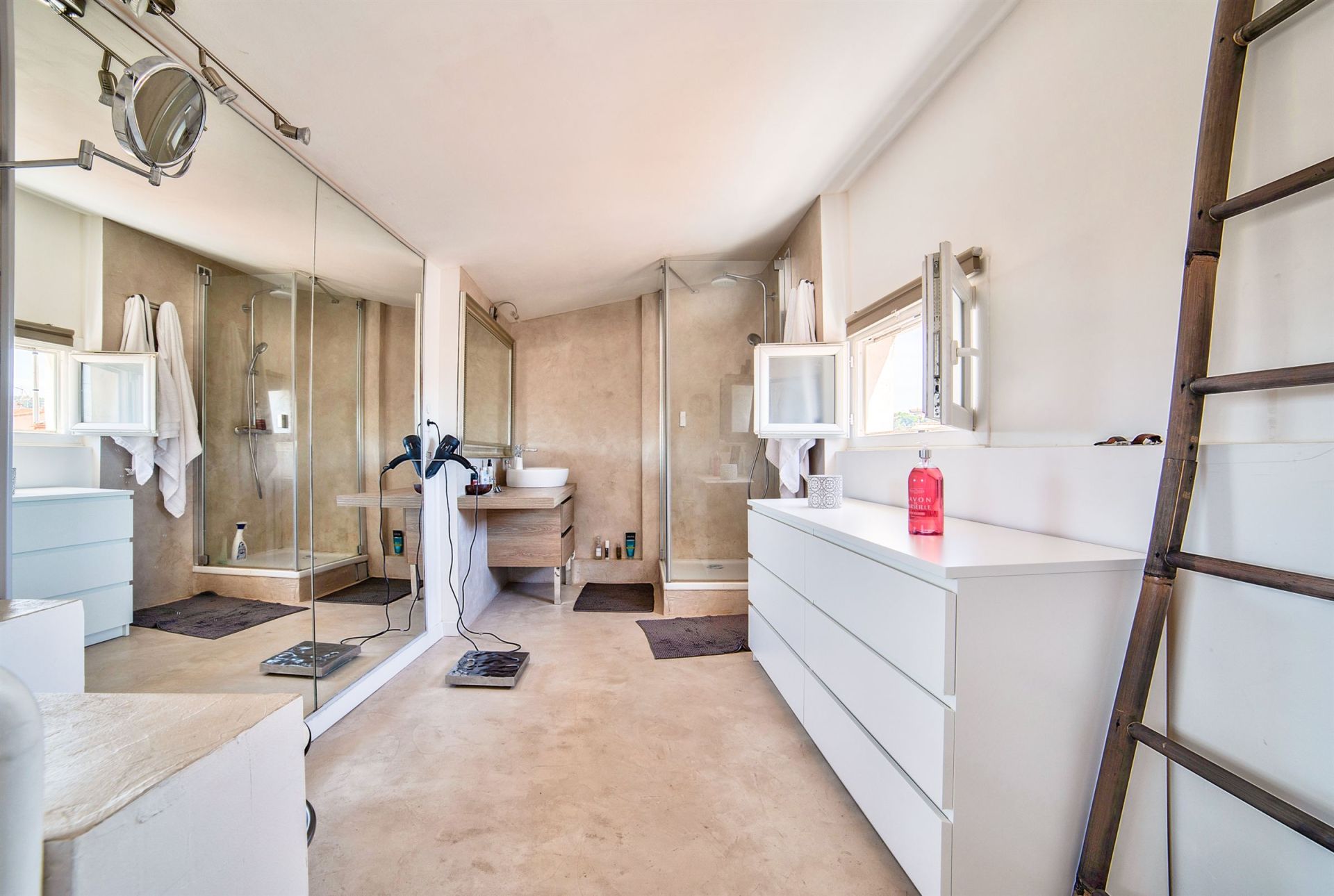 luxury apartment 3 Rooms for sale on AIX EN PROVENCE (13100)