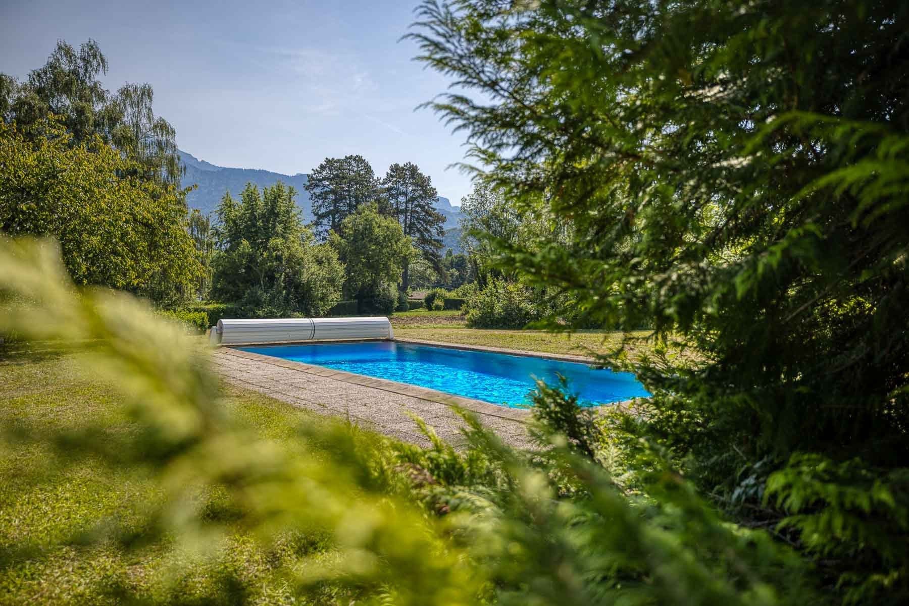 luxury house 7 Rooms for sale on ST JORIOZ (74410)