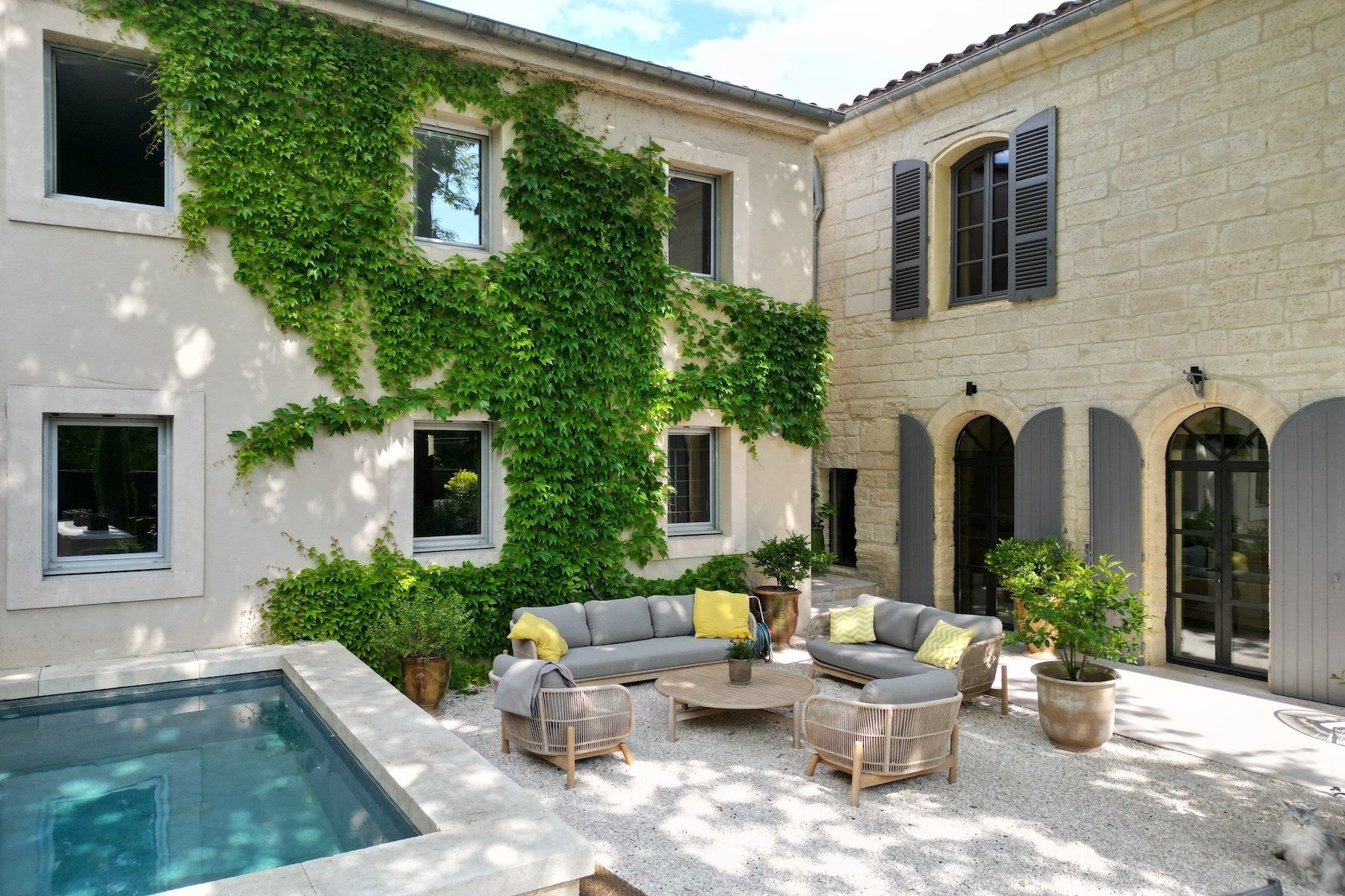 mas 10 Rooms for sale on UZES (30700)