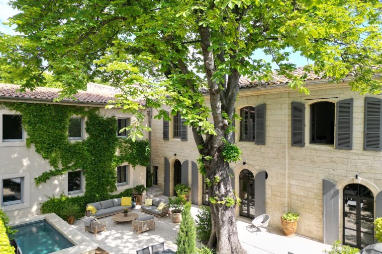 mas 10 Rooms for sale on UZES (30700)