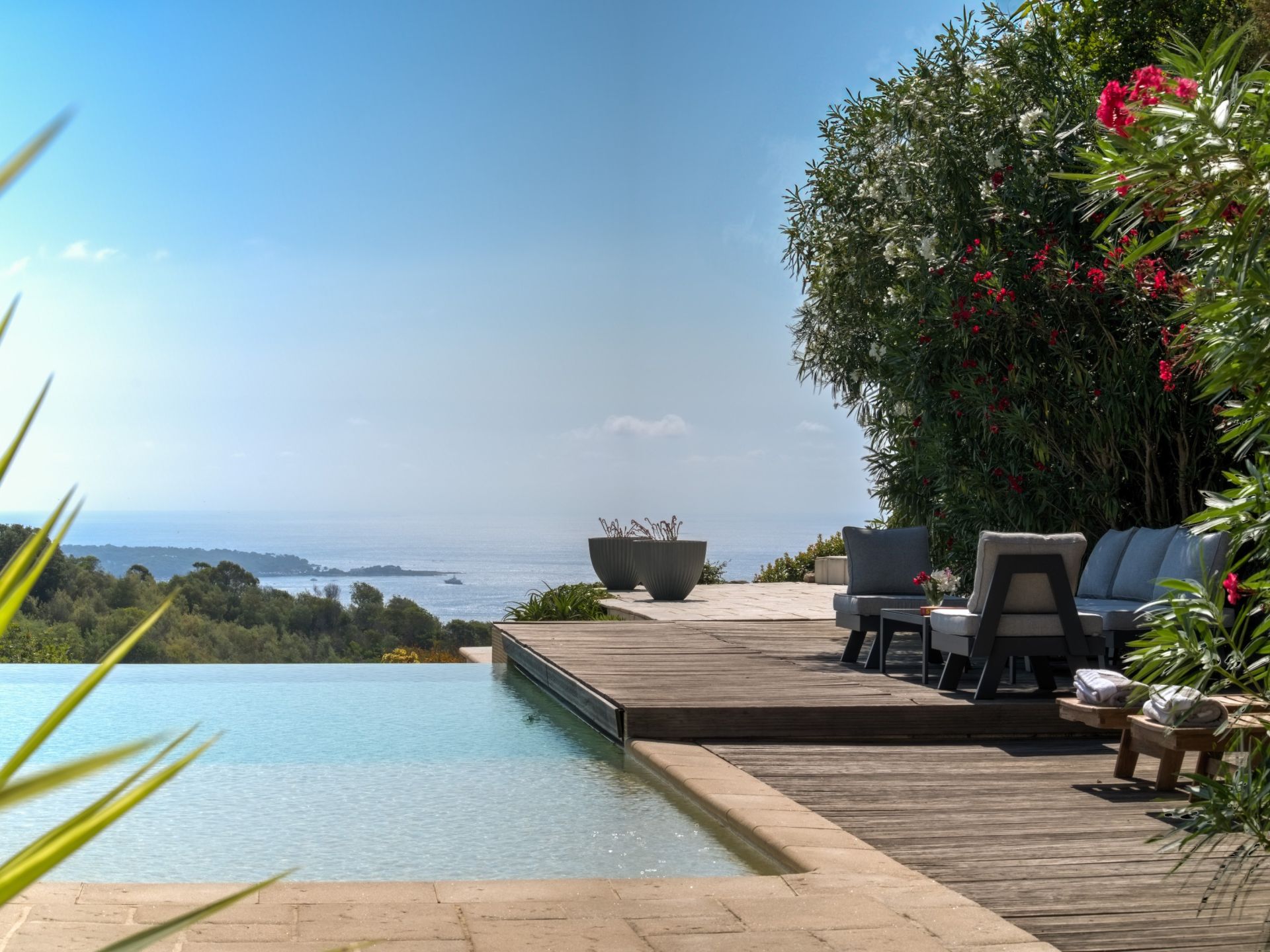 luxury villa 10 Rooms for sale on CANNES (06400)