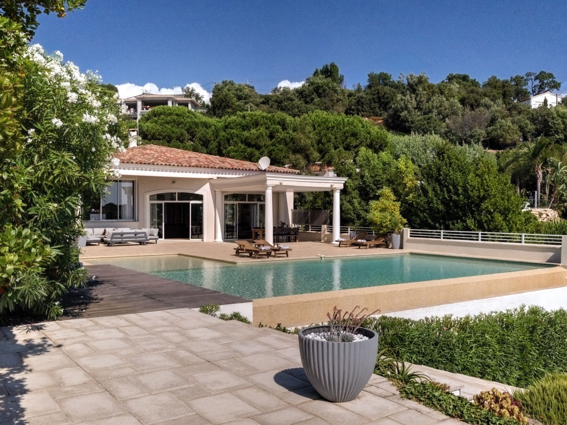 luxury villa 10 Rooms for sale on CANNES (06400)
