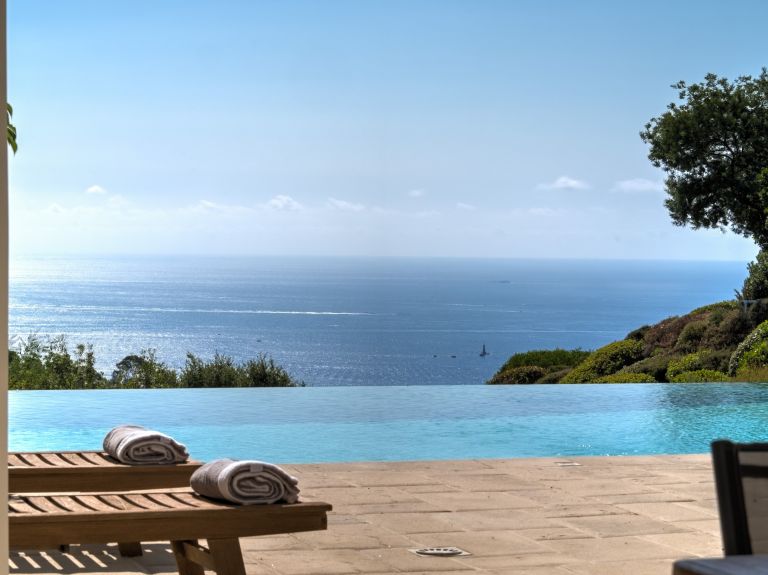 luxury villa 10 Rooms for sale on CANNES (06400)