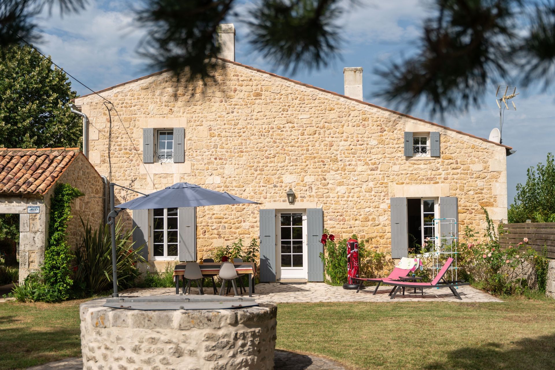luxury property 12 Rooms for sale on LA GRIPPERIE ST SYMPHORIEN (17620)
