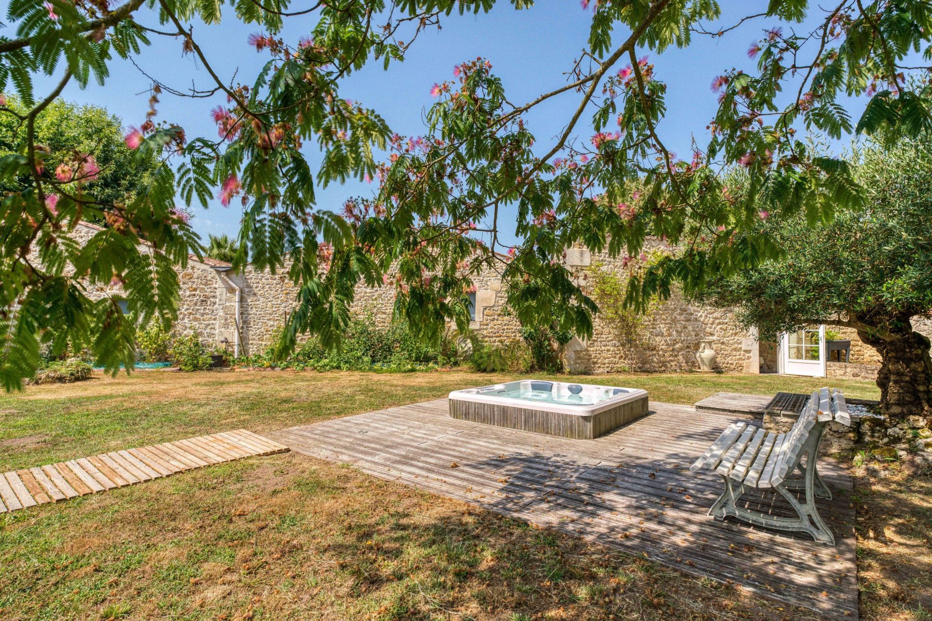 luxury property 12 Rooms for sale on LA GRIPPERIE ST SYMPHORIEN (17620)