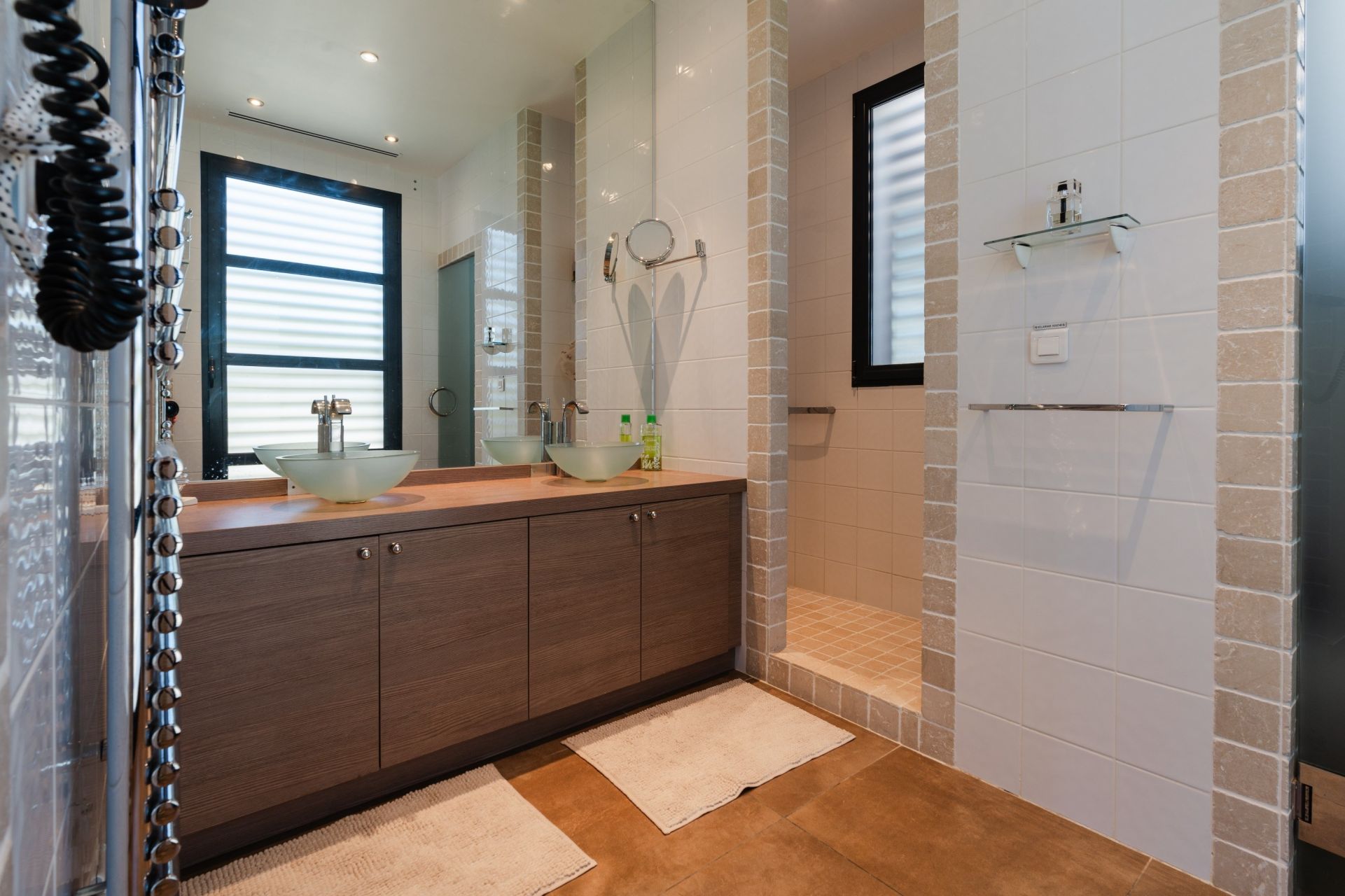 luxury house 9 Rooms for sale on NARBONNE (11100)