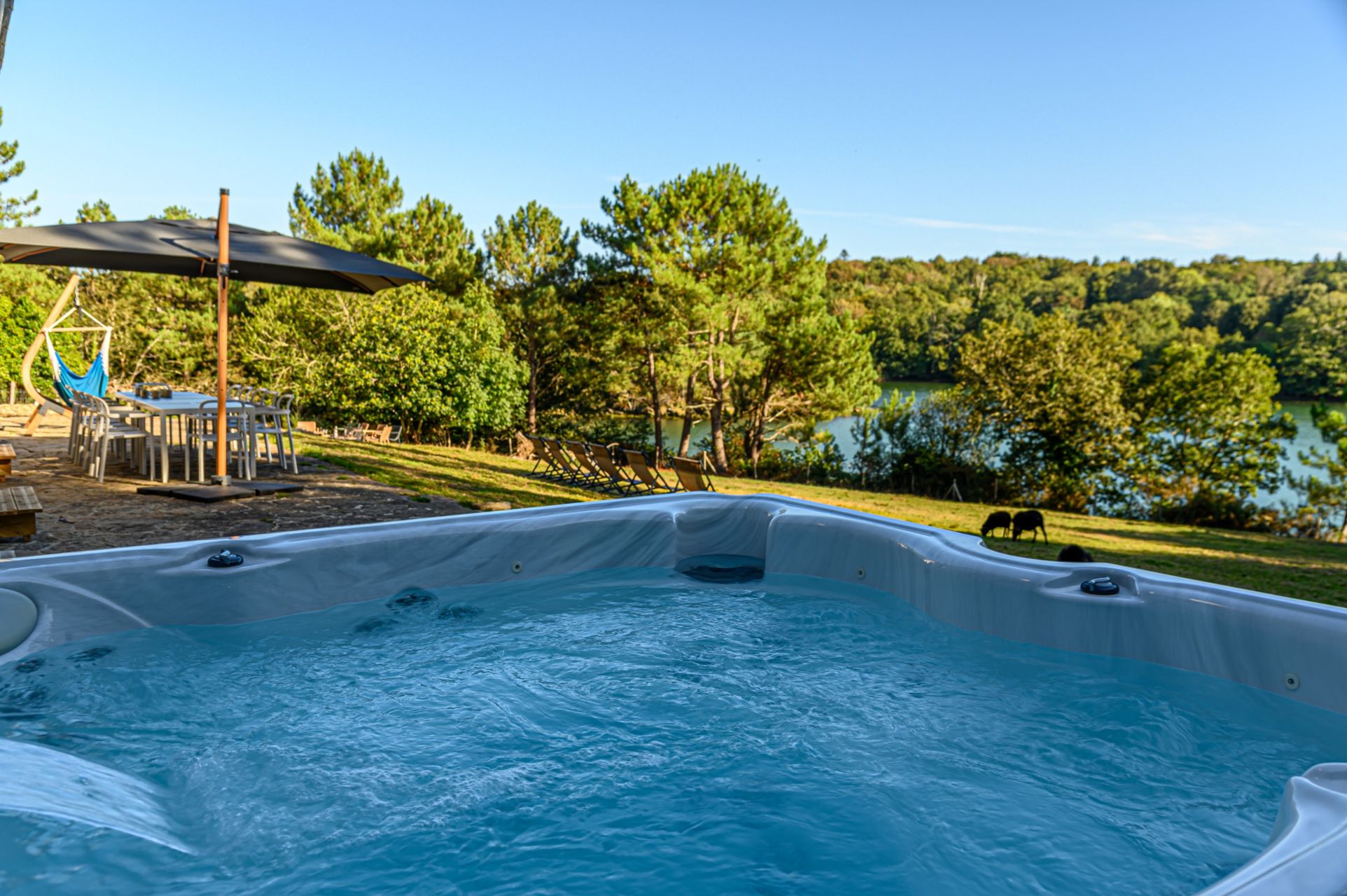 luxury house 8 Rooms for seasonal rent on GOUESNACH (29950)