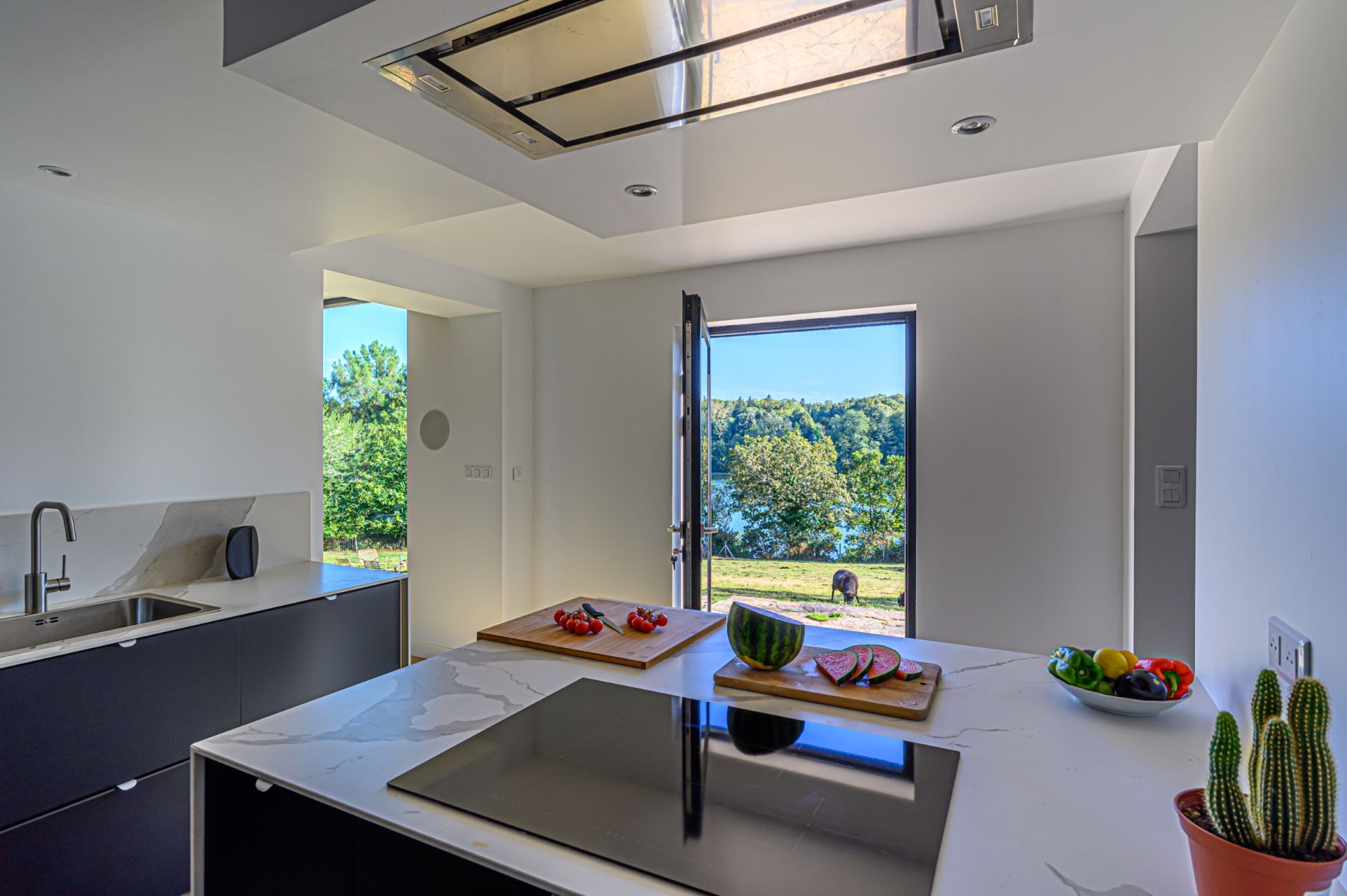 luxury house 8 Rooms for seasonal rent on GOUESNACH (29950)