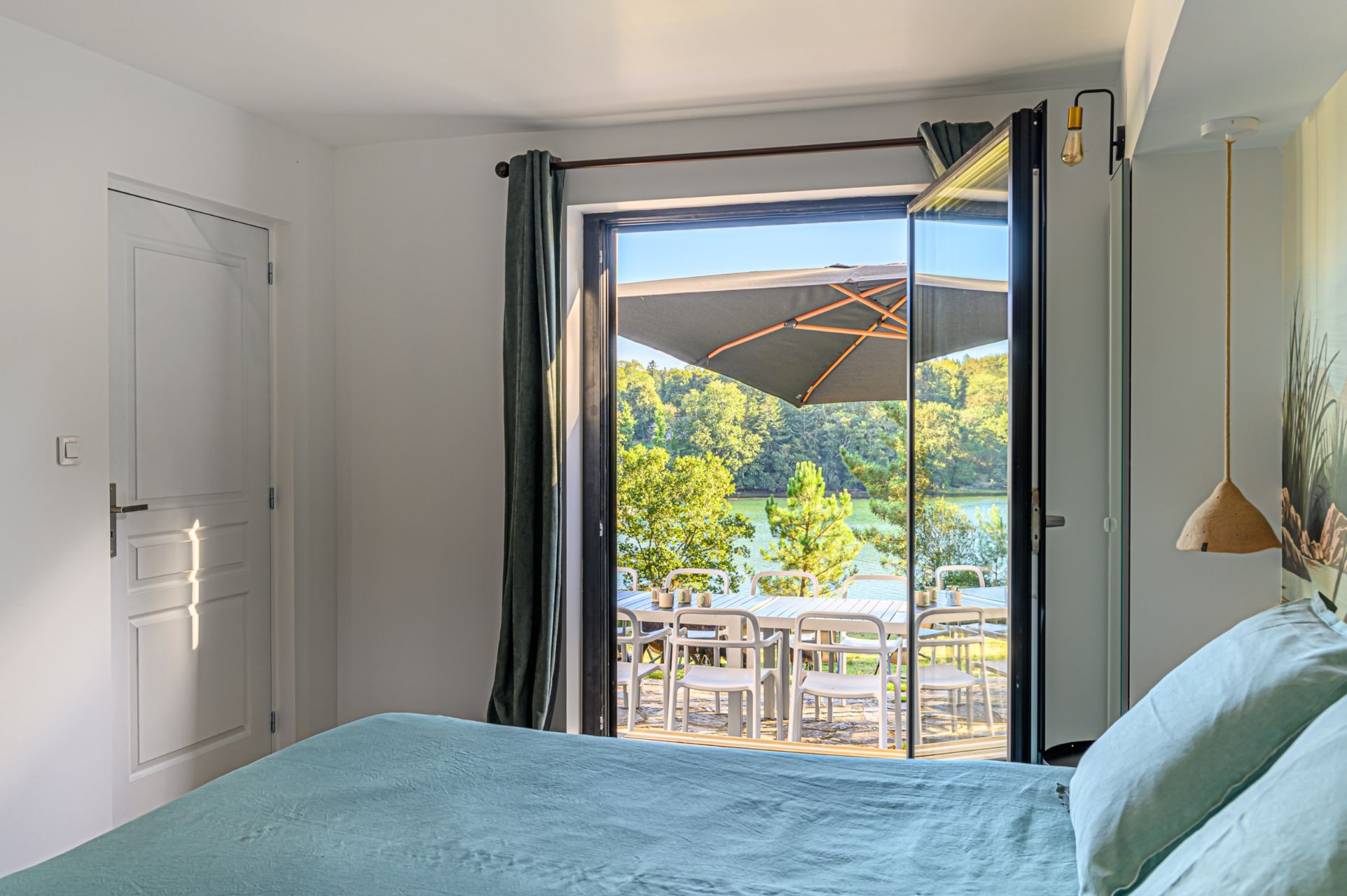 luxury house 8 Rooms for seasonal rent on GOUESNACH (29950)