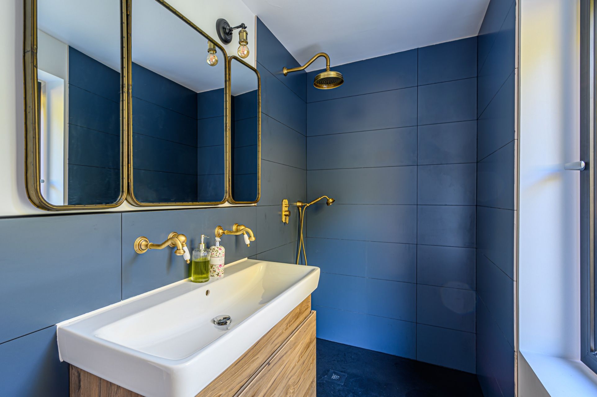 luxury house 8 Rooms for seasonal rent on GOUESNACH (29950)