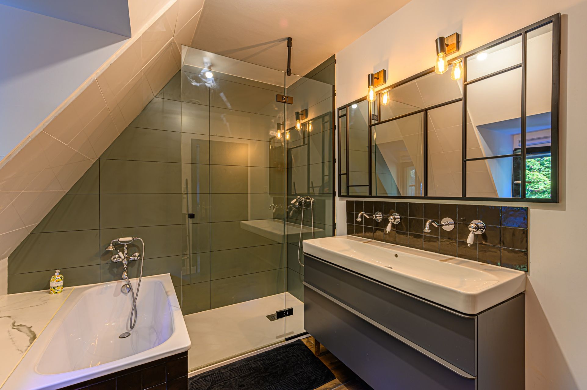 luxury house 8 Rooms for seasonal rent on GOUESNACH (29950)