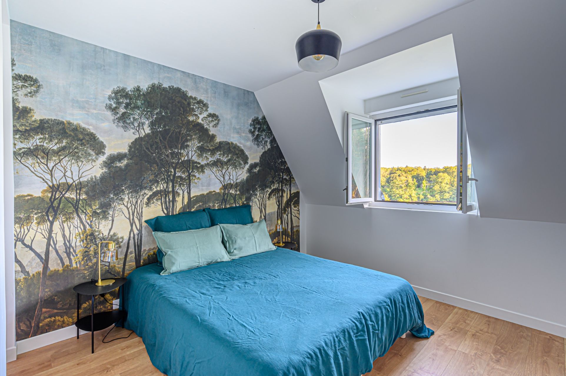 luxury house 8 Rooms for seasonal rent on GOUESNACH (29950)