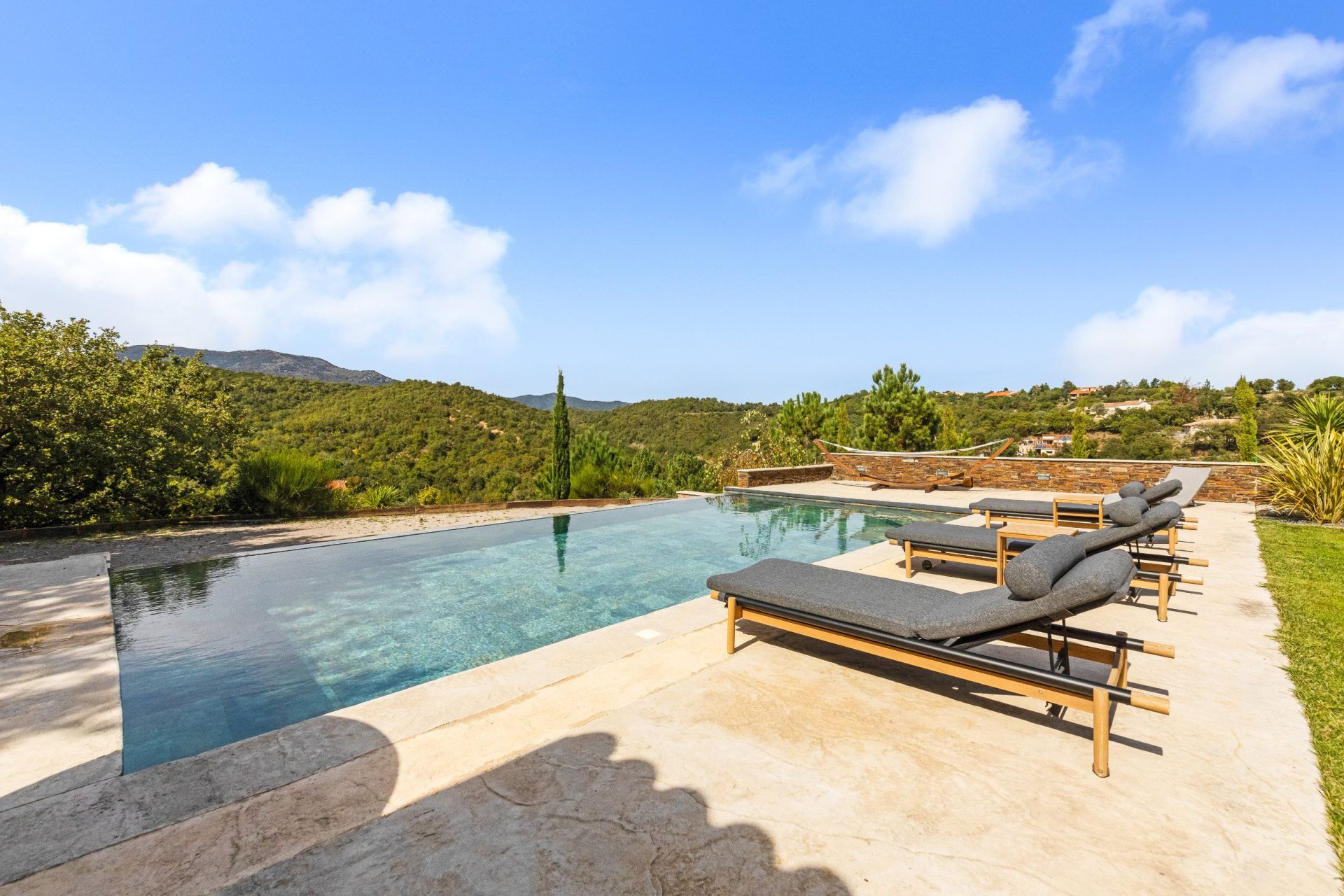 luxury house 6 Rooms for sale on THUIR (66300)