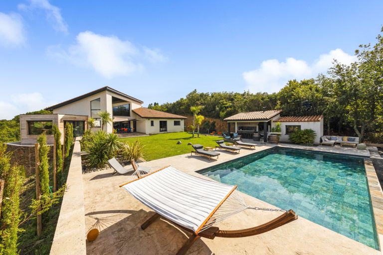 luxury house 6 Rooms for sale on THUIR (66300)