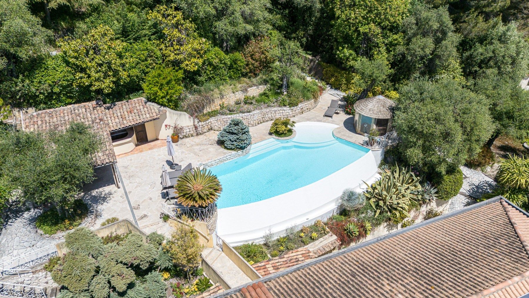 luxury villa 10 Rooms for sale on NICE (06000)