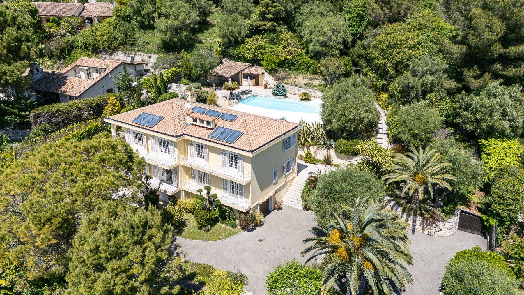 luxury villa 10 Rooms for sale on NICE (06000)