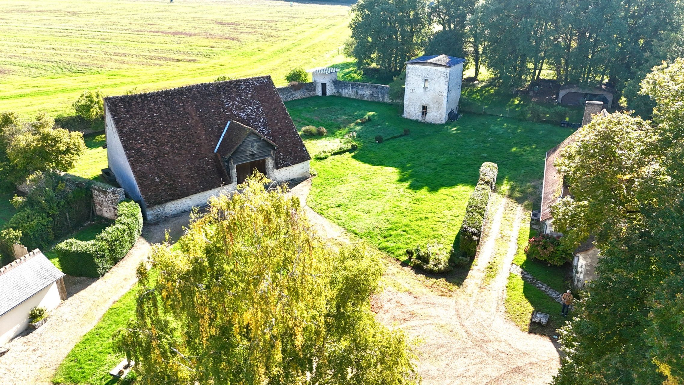 manor house 28 Rooms for sale on TRUYES (37320)