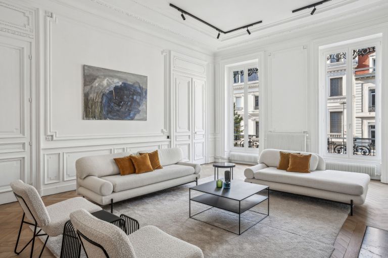 luxury apartment 7 Rooms for sale on LYON (69006)