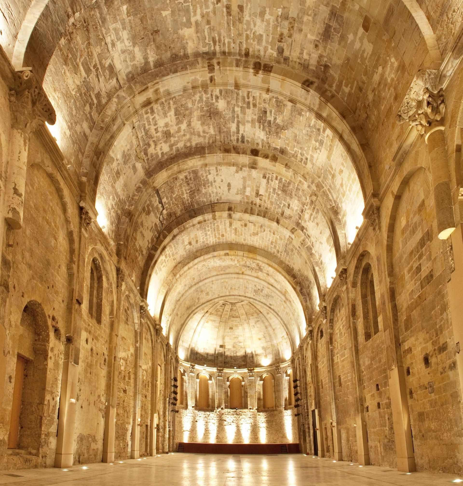 castle 30 Rooms for sale on PEZENAS (34120)