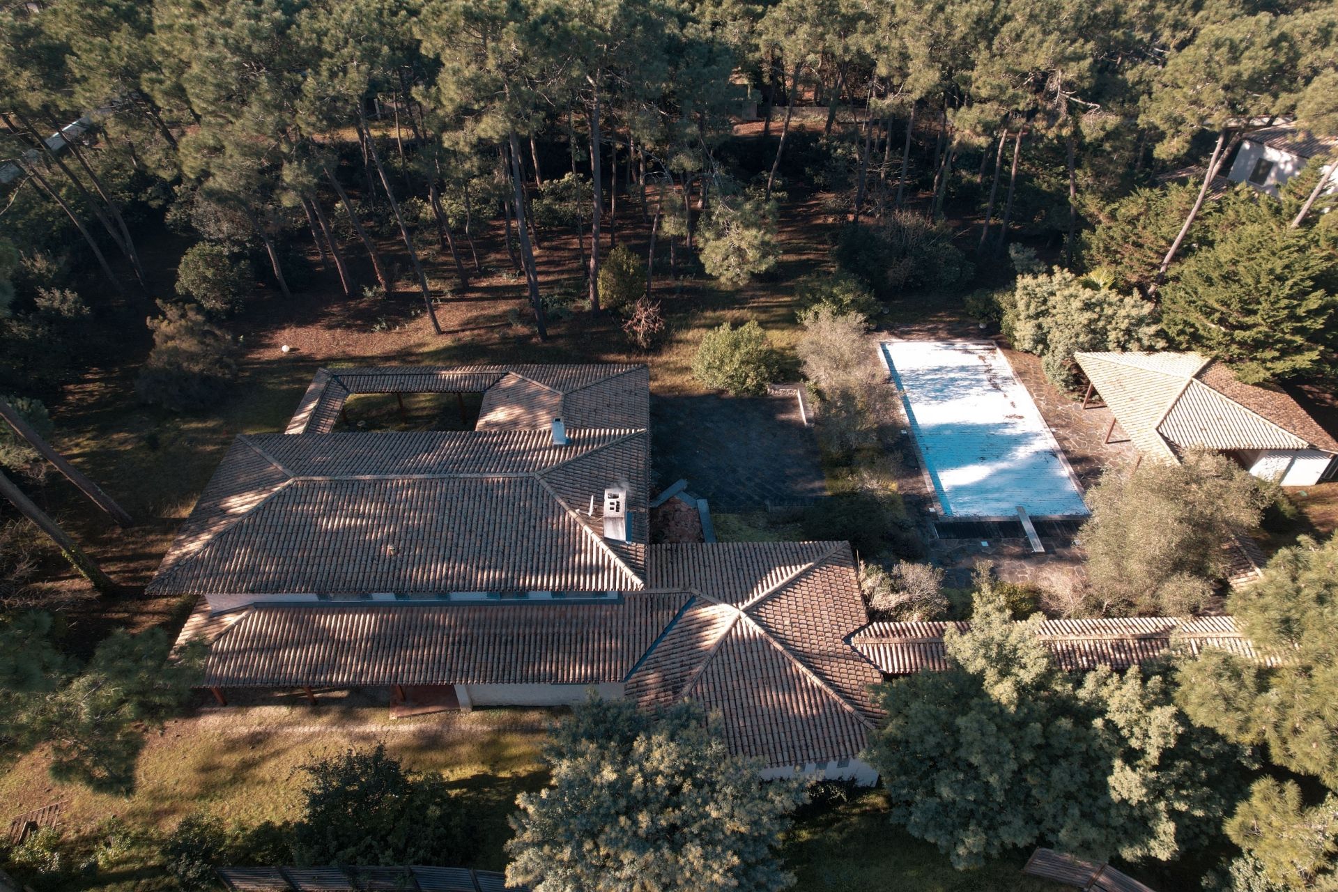 luxury house 7 Rooms for sale on LES MATHES (17570)