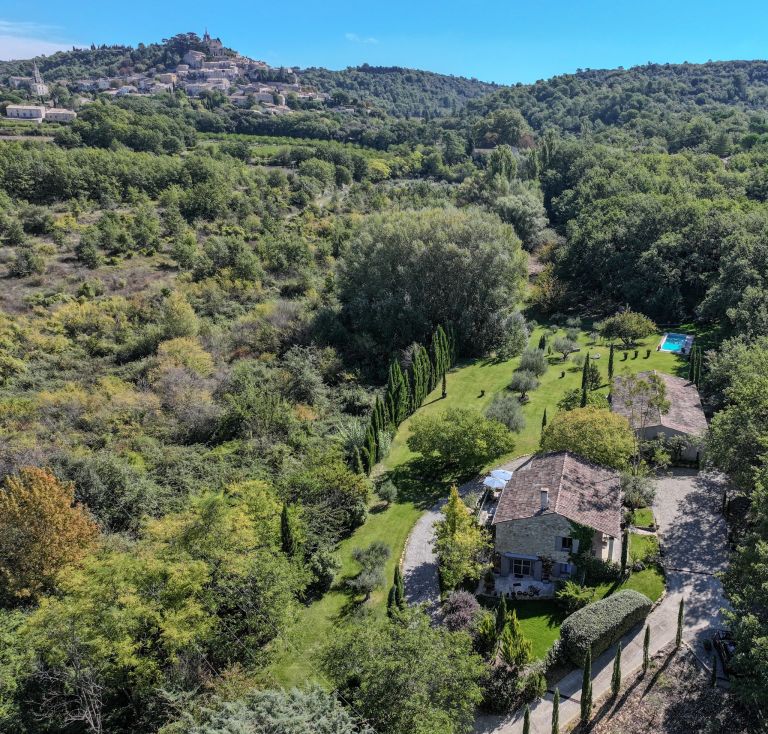 luxury house 10 Rooms for sale on BONNIEUX (84480)