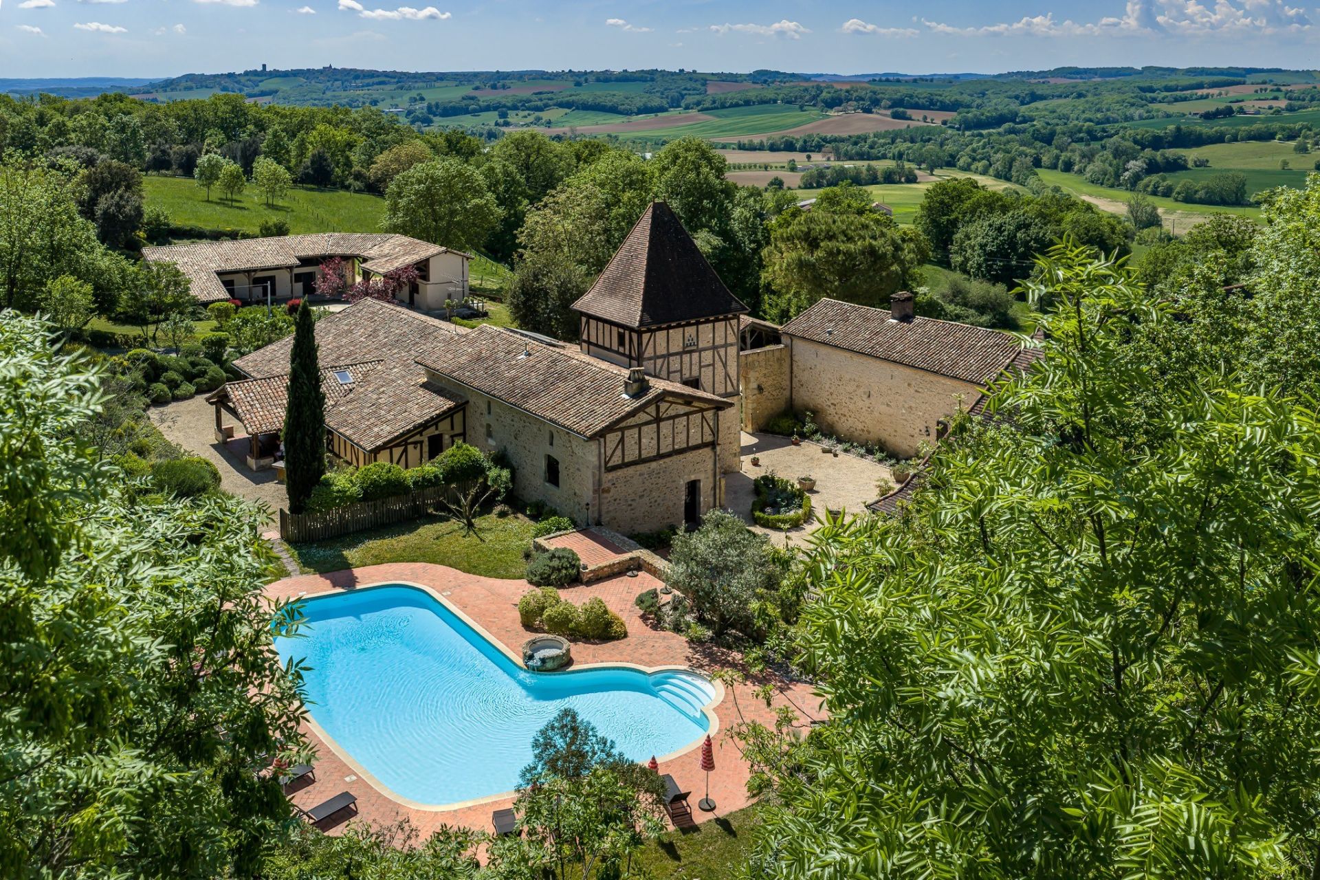 maison de luxe 28 Pièces en vente sur VILLENEUVE SUR LOT (47300)