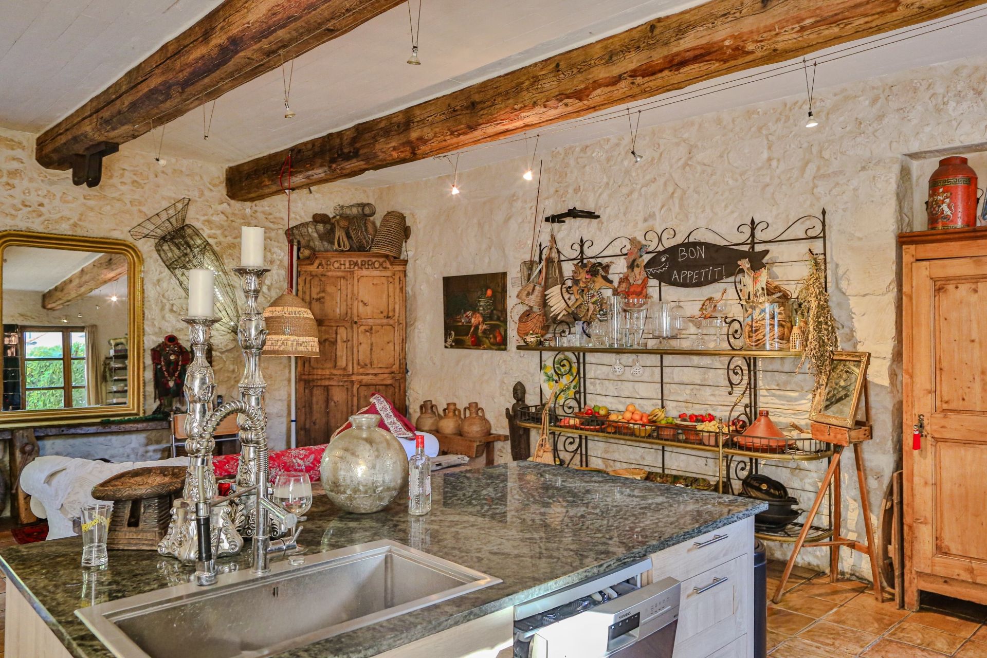 luxury house 8 Rooms for sale on L ISLE SUR LA SORGUE (84800)