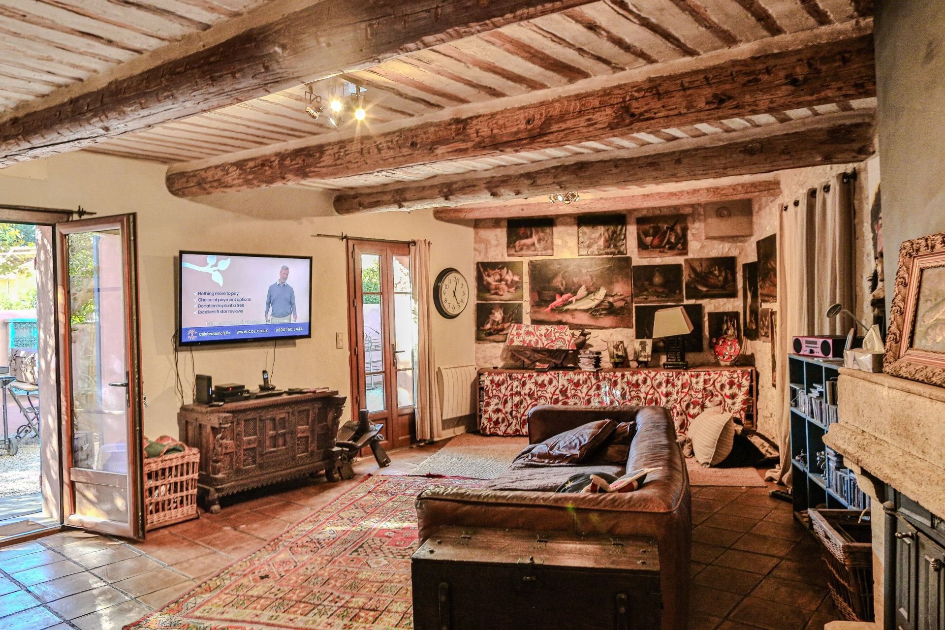 luxury house 8 Rooms for sale on L ISLE SUR LA SORGUE (84800)